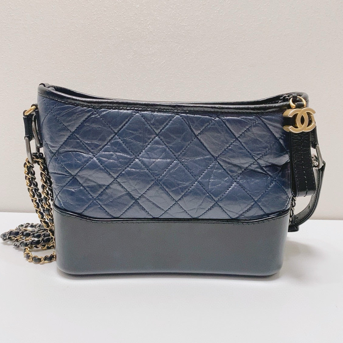 Chanel - Gabrielle Hobo Bag - Distressed calfskin and smooth calfskin leather - Blue and Black - (Medium)