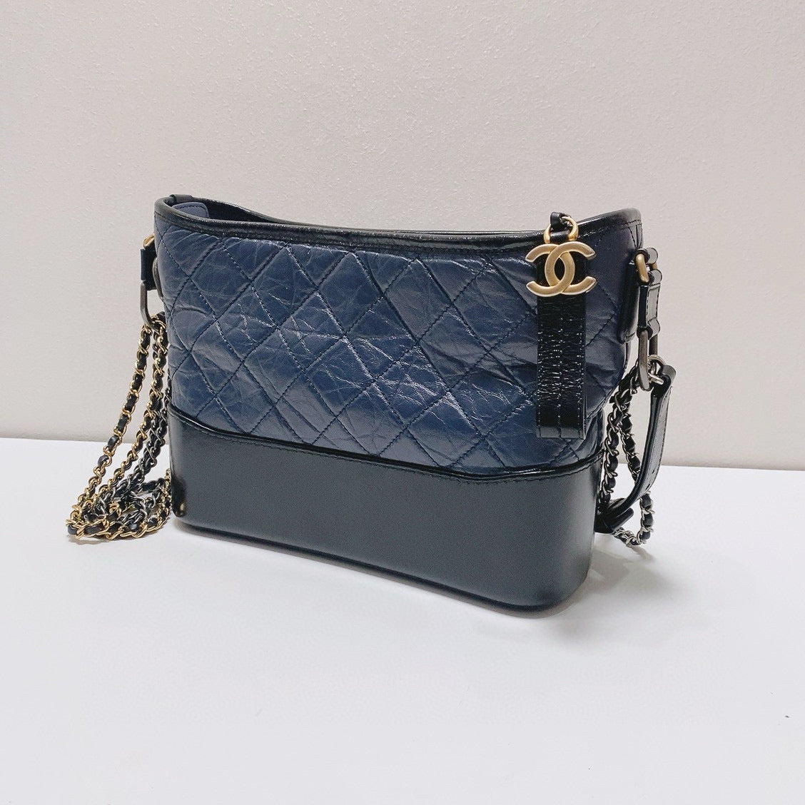 Chanel - Gabrielle Hobo Bag - Distressed calfskin and smooth calfskin leather - Blue and Black - (Medium)