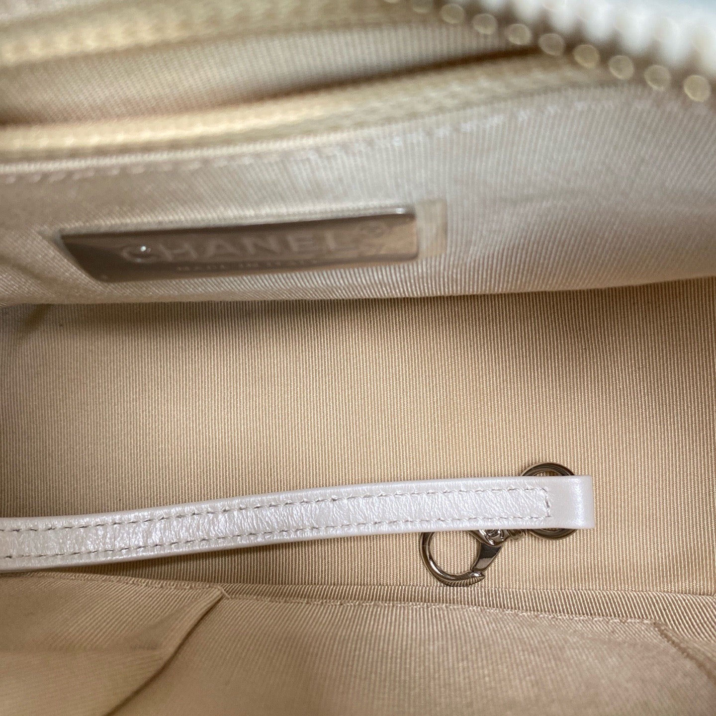 Chanel - Gabrielle Hobo Bag - Leather - White - (small)