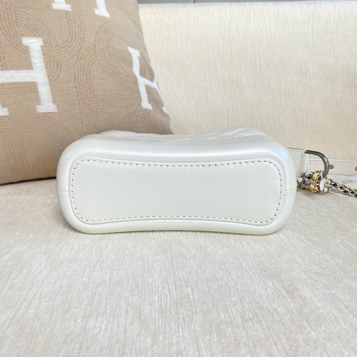 Chanel - Gabrielle Hobo Bag - Leather - White - (small)