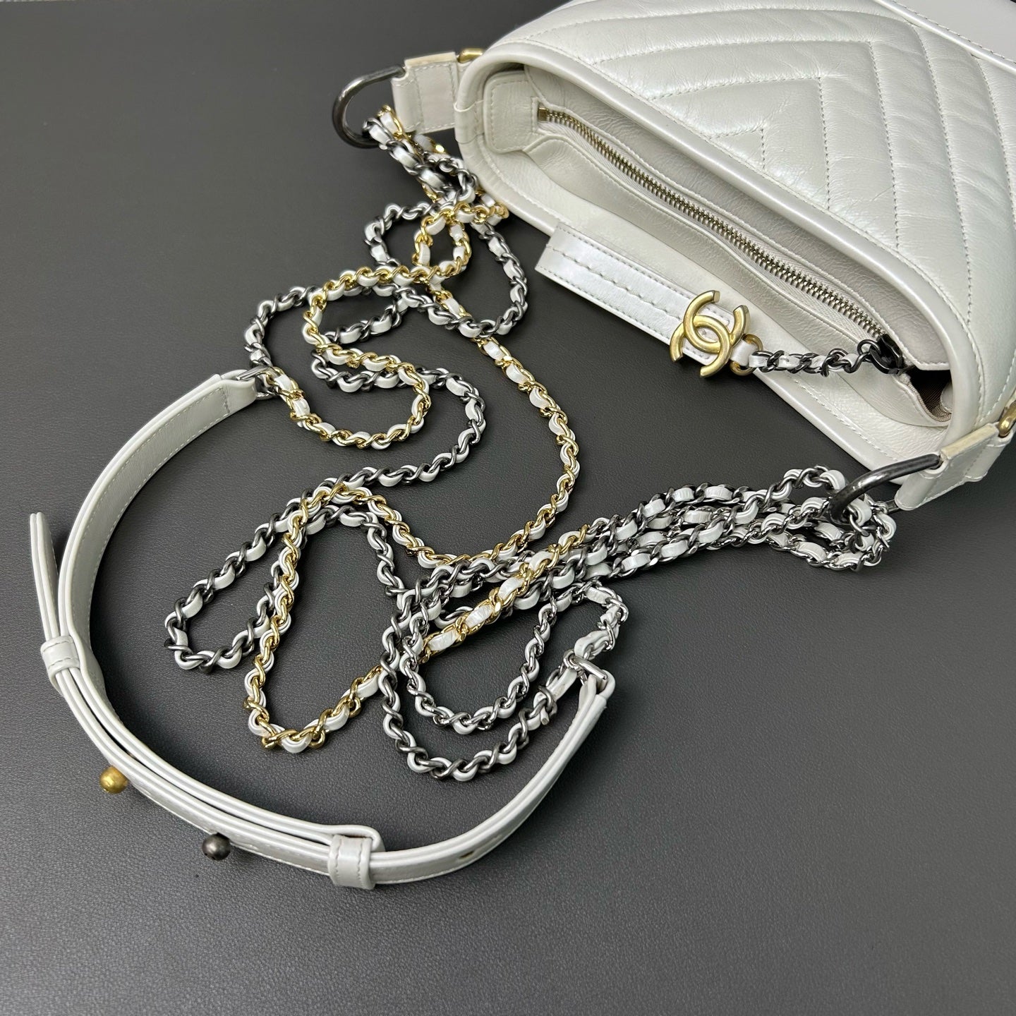 Chanel - Gabrielle Hobo Bag - Leather - White - (small)