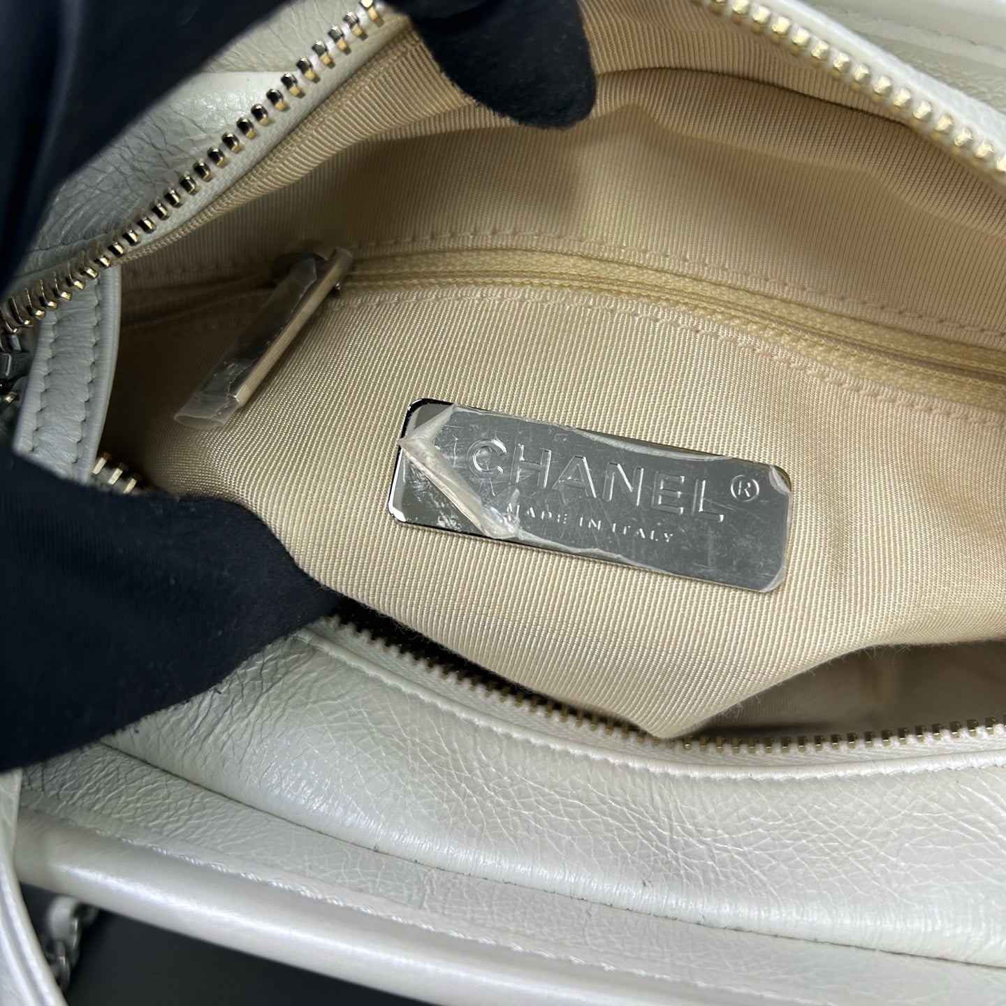 Chanel - Gabrielle Hobo Bag - Leather - White - (small)