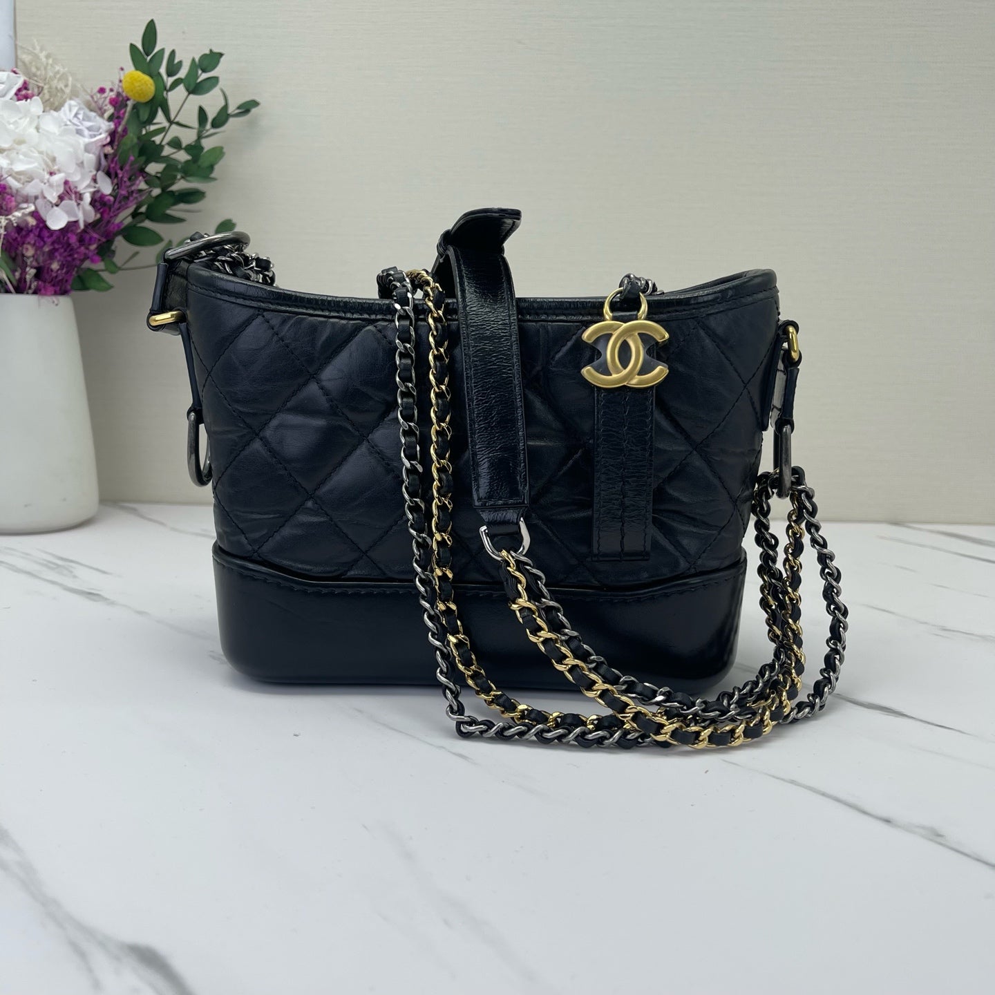 Chanel - Gabrielle Hobo Bag - Oiled wax leather and smooth calfskin - Black with Mixed-Tone Hardware - (small)