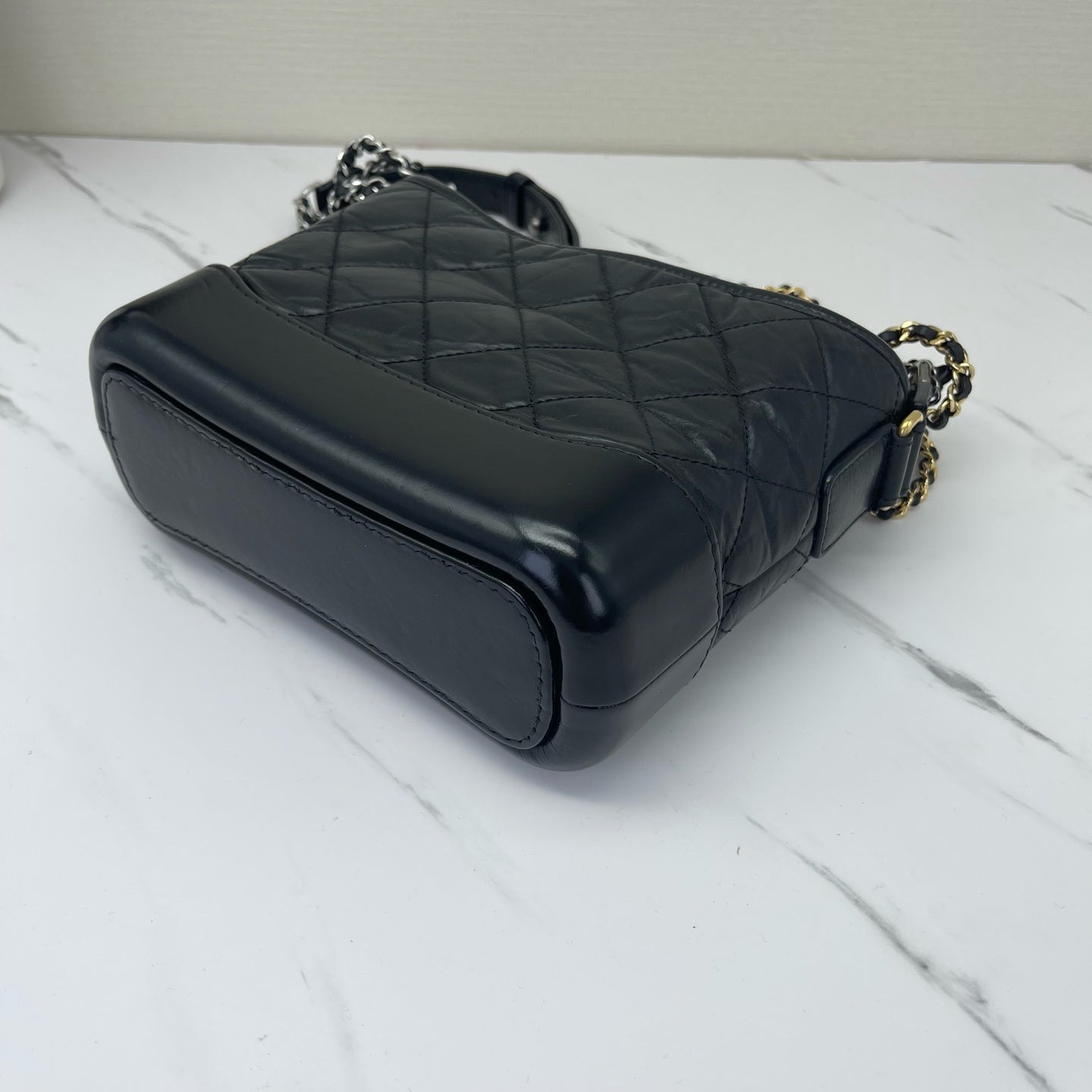 Chanel - Gabrielle Hobo Bag - Oiled wax leather and smooth calfskin - Black with Mixed-Tone Hardware - (small)