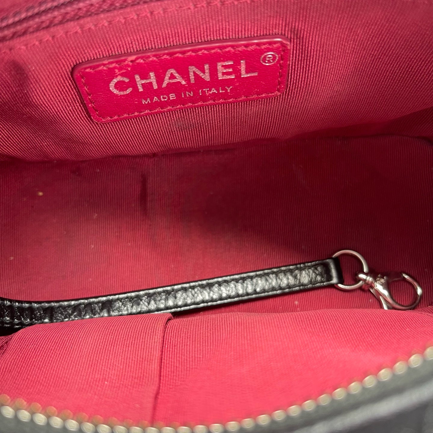 Chanel - Gabrielle Hobo Bag - Oiled wax leather and smooth calfskin - Black with Mixed-Tone Hardware - (small)