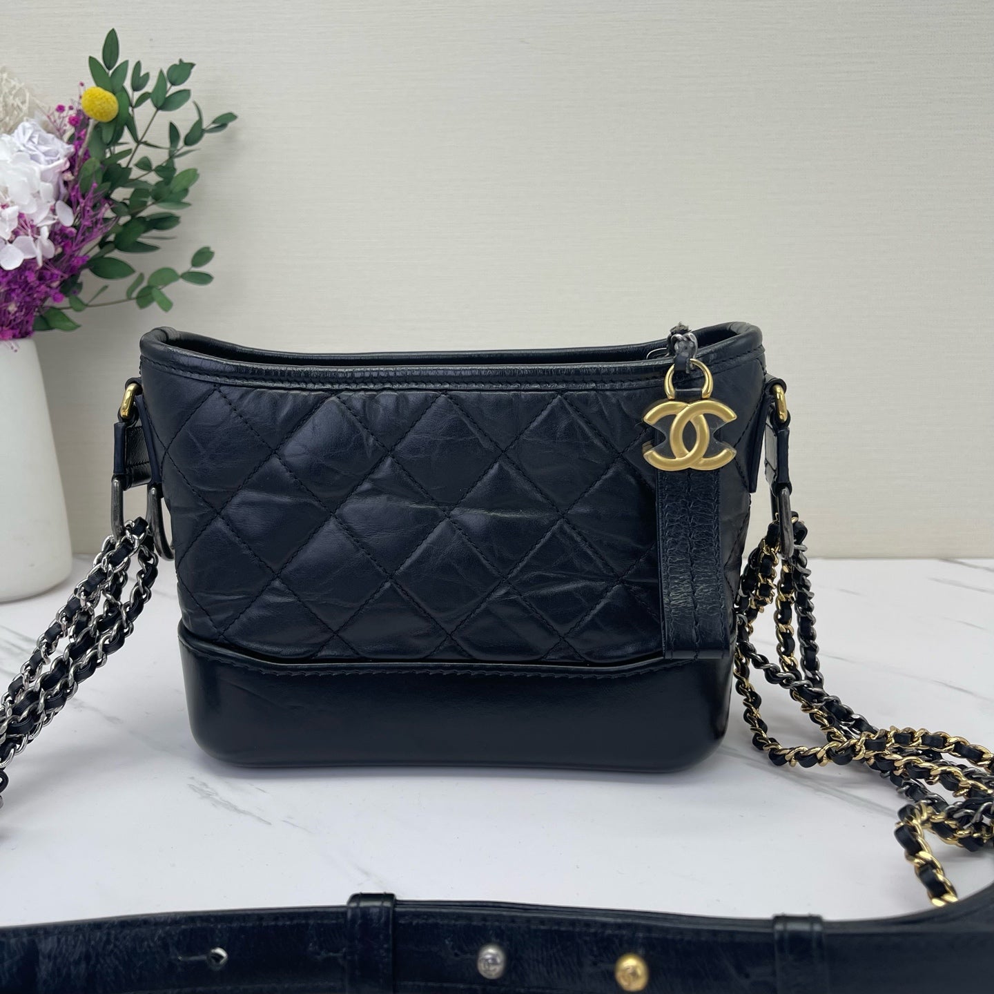 Chanel - Gabrielle Hobo Bag - Oiled wax leather and smooth calfskin - Black with Mixed-Tone Hardware - (small)