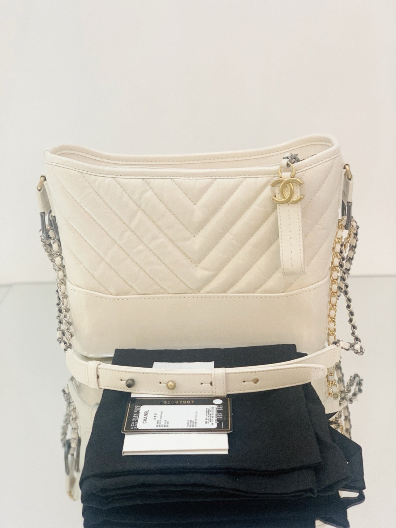 Chanel - Gabrielle Hobo Bag - Quilted calfskin leather and smooth calfskin leather - White - (medium)
