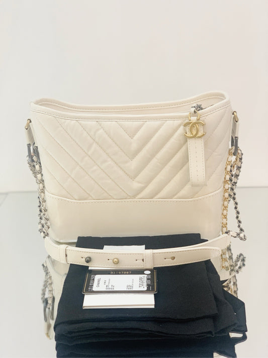 Chanel - Gabrielle Hobo Bag - Quilted calfskin leather and smooth calfskin leather - White - (medium)