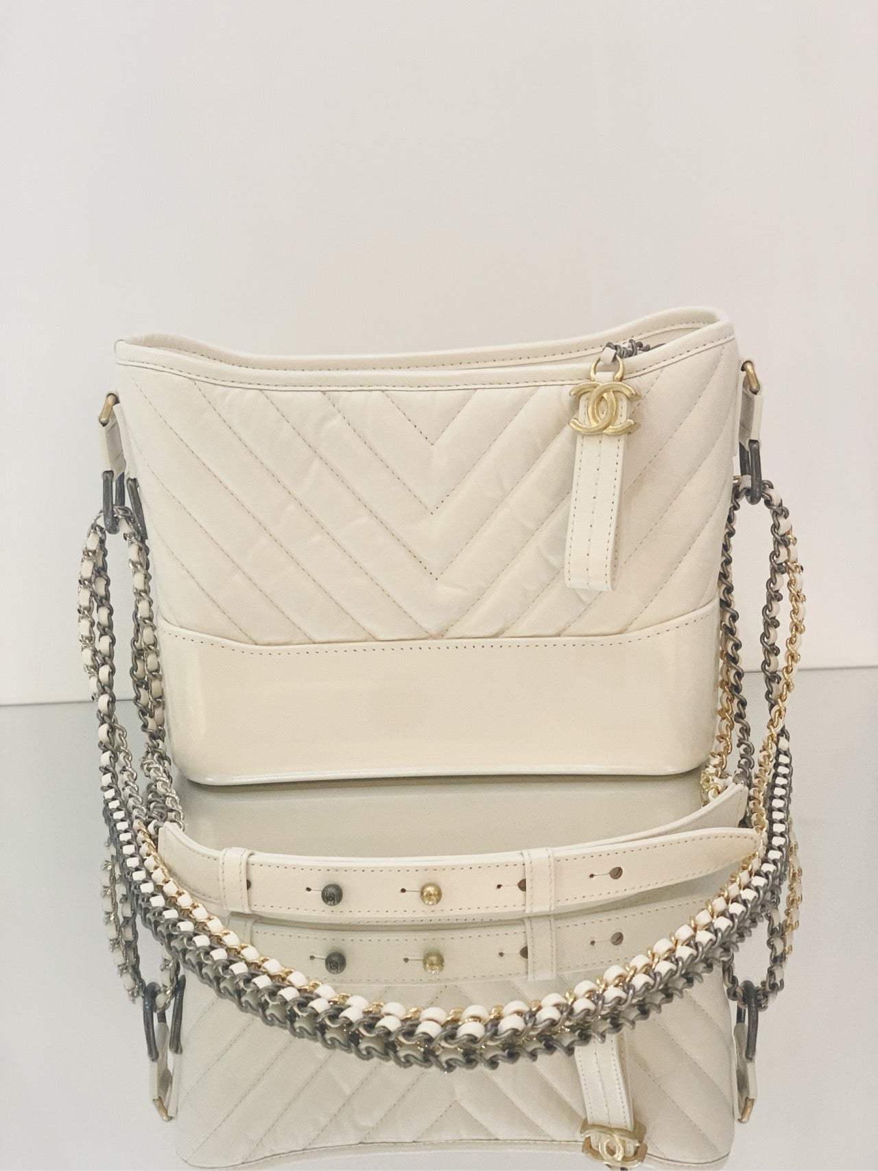 Chanel - Gabrielle Hobo Bag - Quilted calfskin leather and smooth calfskin leather - White - (medium)