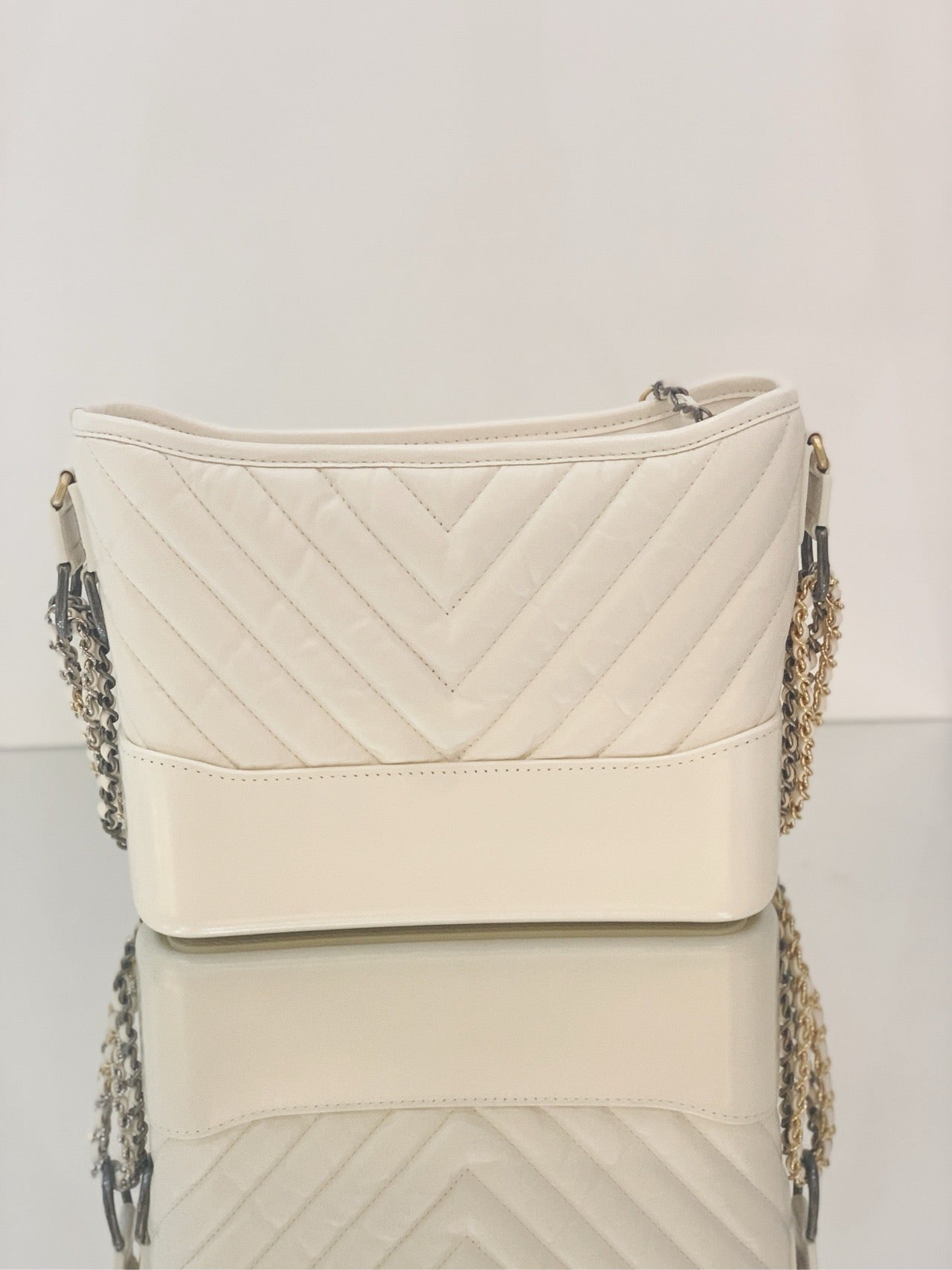Chanel - Gabrielle Hobo Bag - Quilted calfskin leather and smooth calfskin leather - White - (medium)