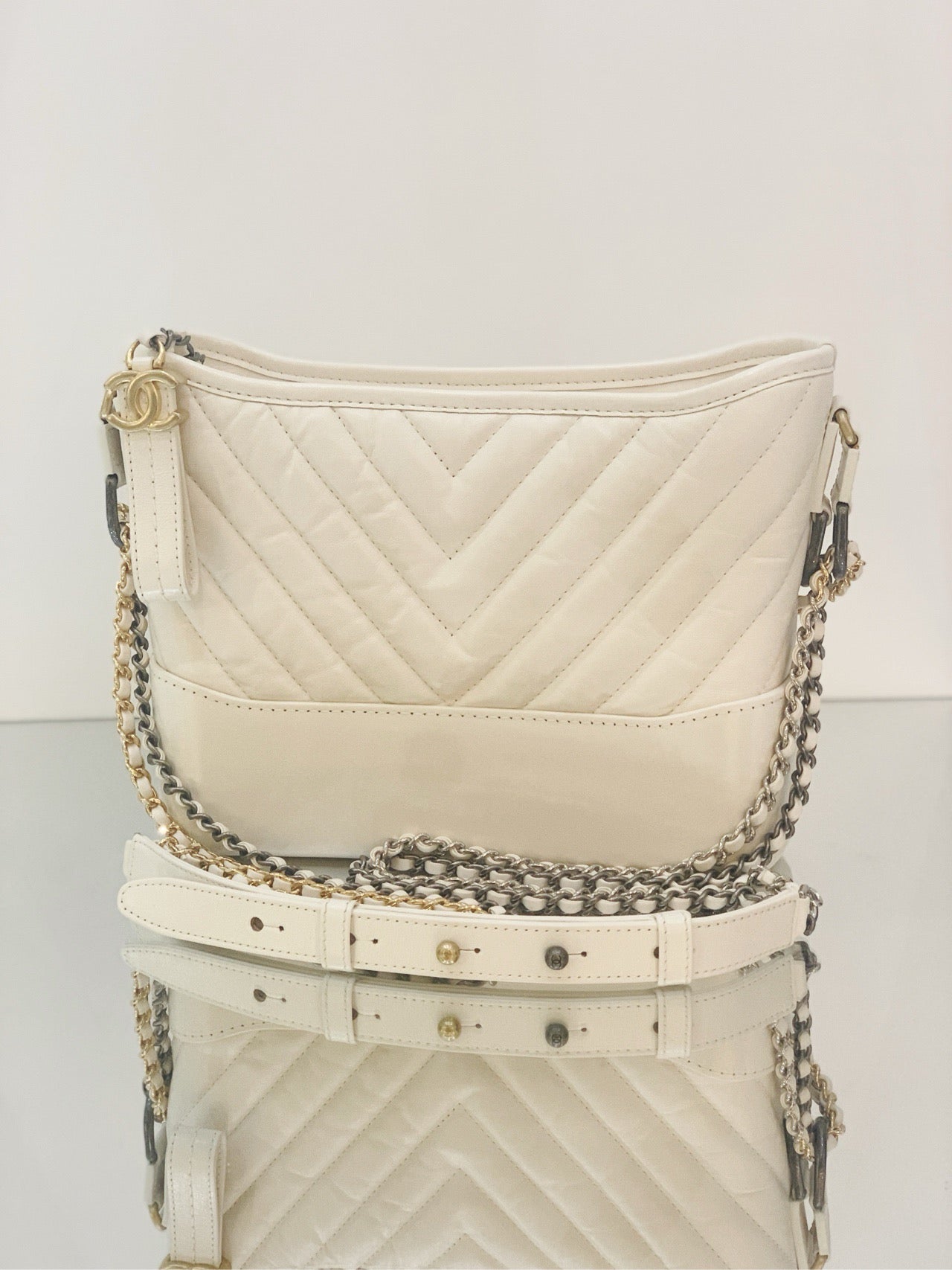 Chanel - Gabrielle Hobo Bag - Quilted calfskin leather and smooth calfskin leather - White - (medium)