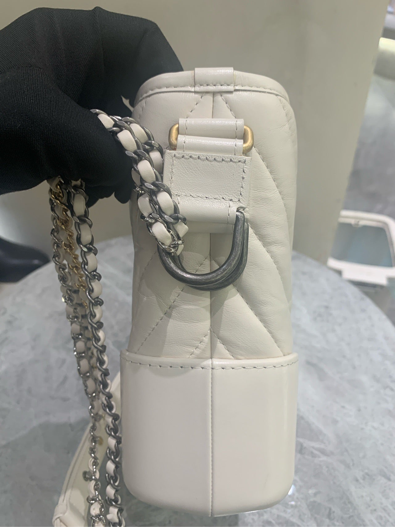 Chanel - Gabrielle Hobo Bag - Quilted calfskin leather and smooth calfskin leather - White - (medium)