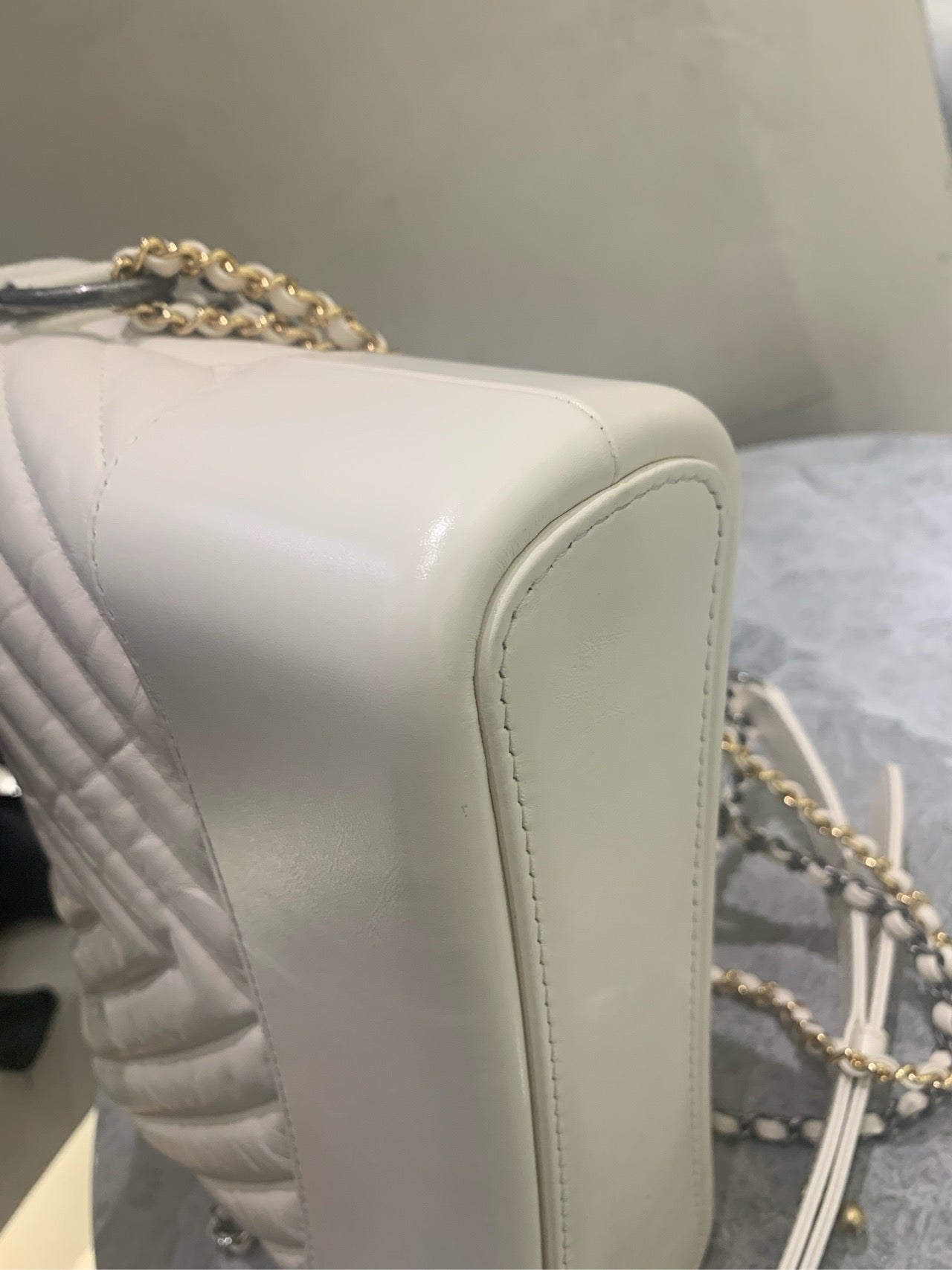 Chanel - Gabrielle Hobo Bag - Quilted calfskin leather and smooth calfskin leather - White - (medium)