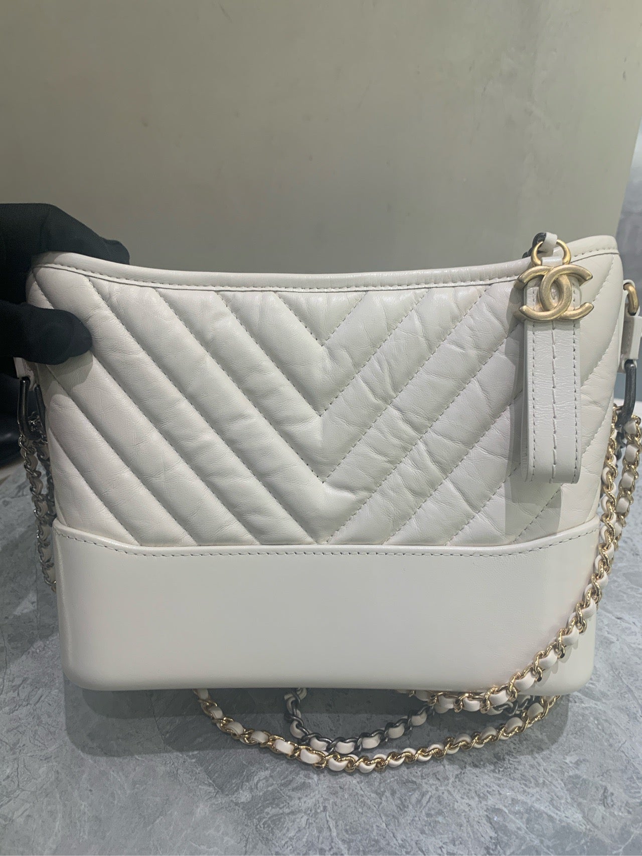 Chanel - Gabrielle Hobo Bag - Quilted calfskin leather and smooth calfskin leather - White - (medium)