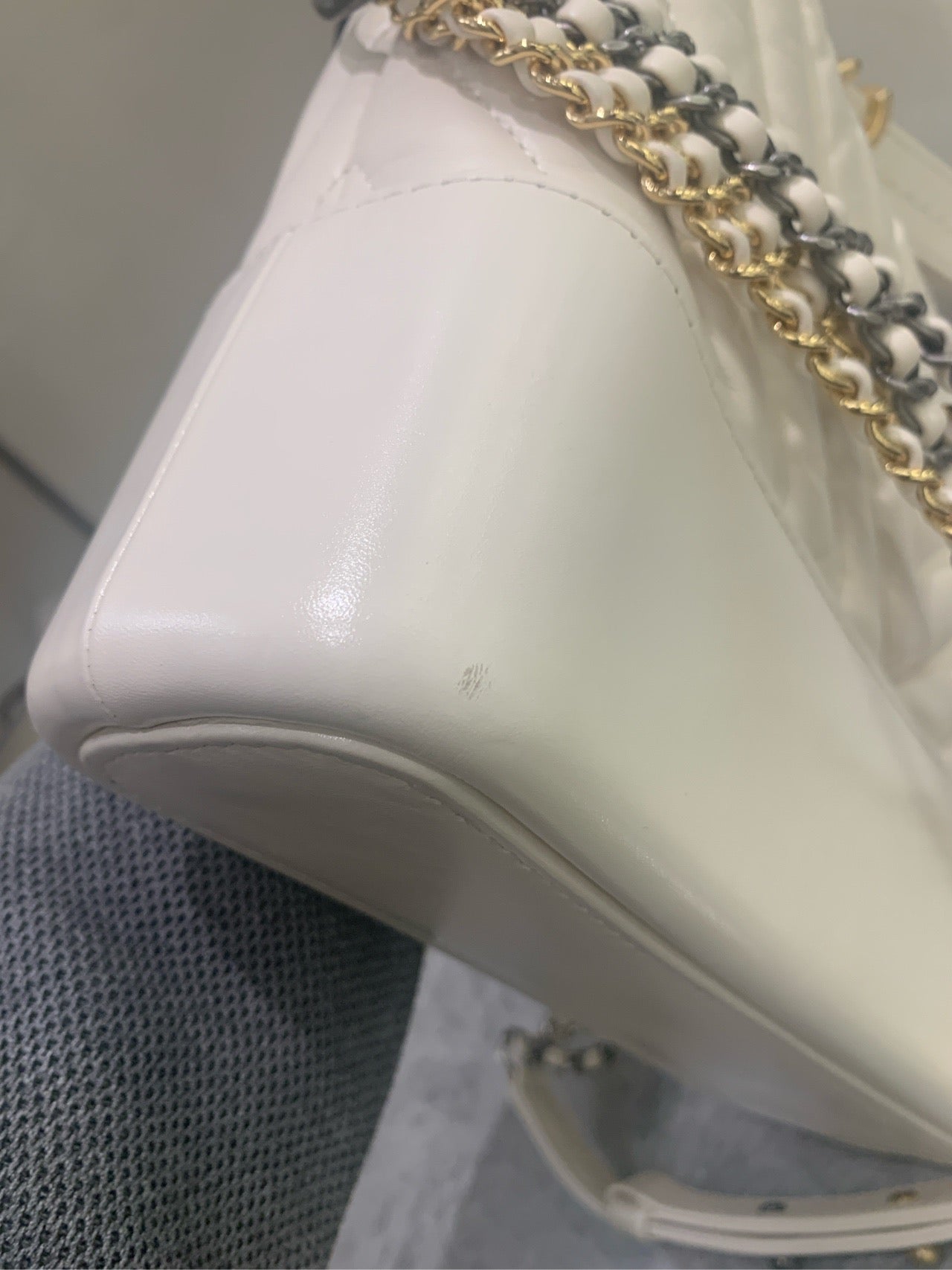 Chanel - Gabrielle Hobo Bag - Quilted calfskin leather and smooth calfskin leather - White - (medium)
