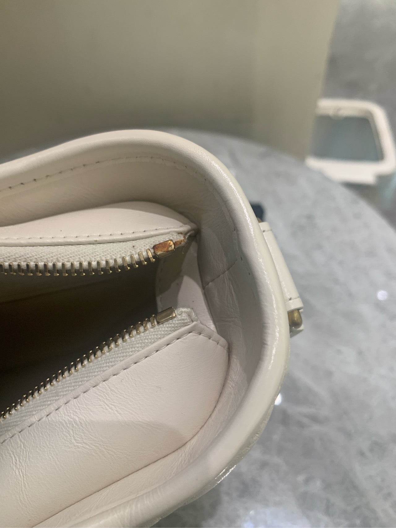 Chanel - Gabrielle Hobo Bag - Quilted calfskin leather and smooth calfskin leather - White - (medium)