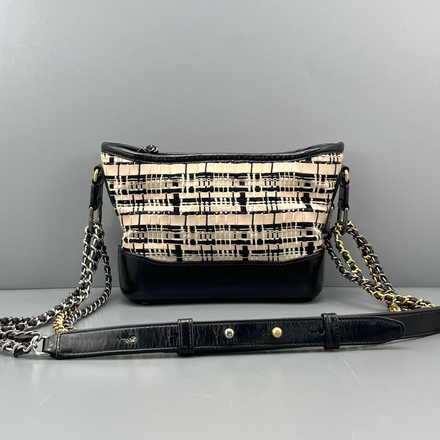 Chanel - Gabrielle Hobo Bag - Woven fabric and aged calfskin leather - Multicolour with Black accents - (Small)