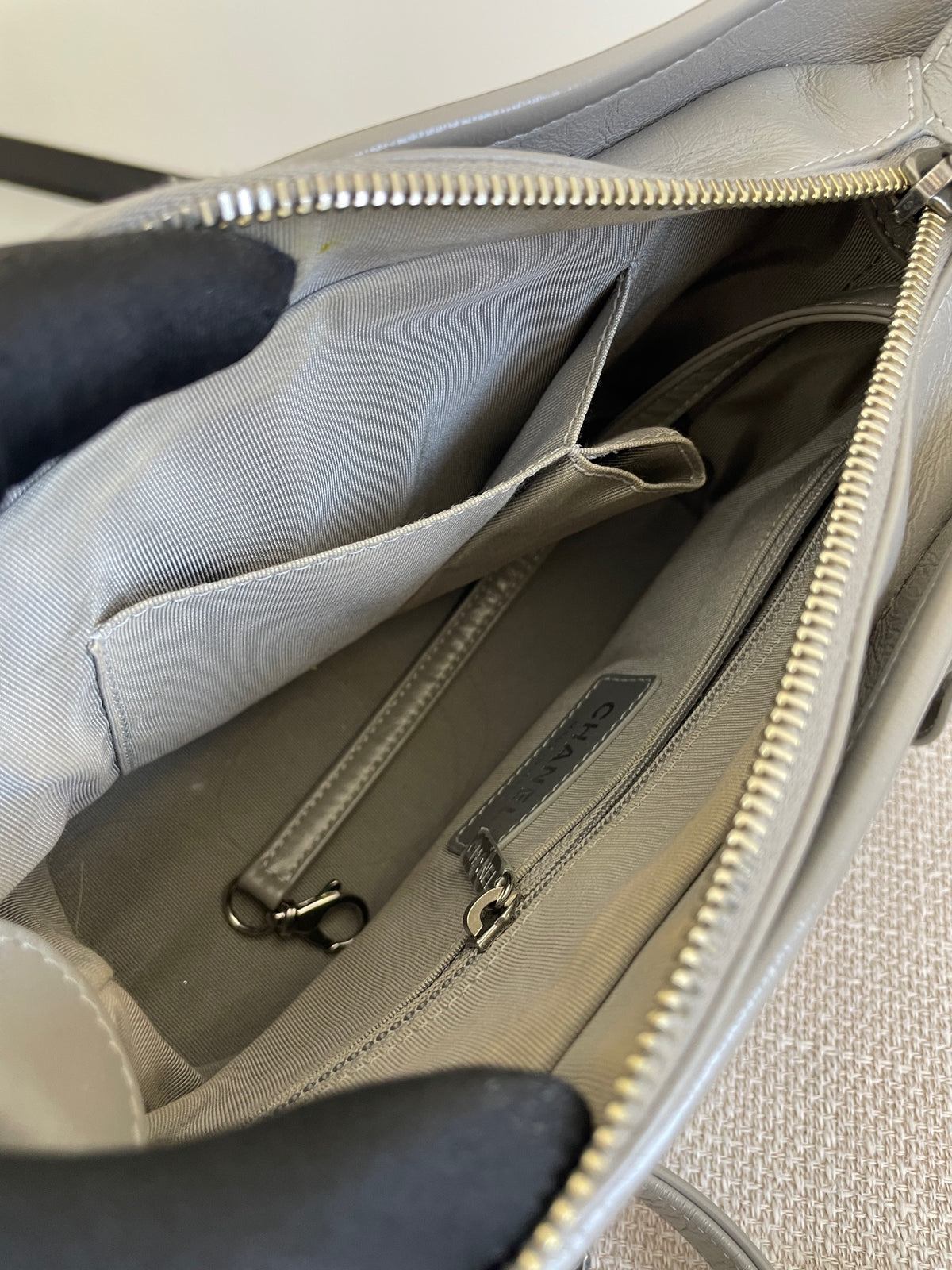 Chanel - Gabrielle Hobo - Leather - Grey - (small)