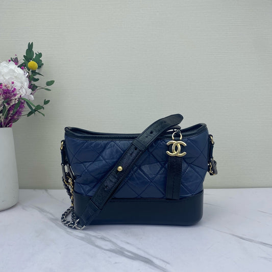 Chanel - Gabrielle Hobo - Waxed calfskin leather and smooth calfskin leather - Navy blue and Black with mixed-tone hardware - (Small)