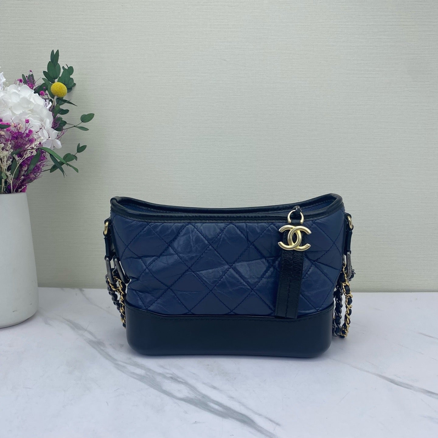 Chanel - Gabrielle Hobo - Waxed calfskin leather and smooth calfskin leather - Navy blue and Black with mixed-tone hardware - (Small)