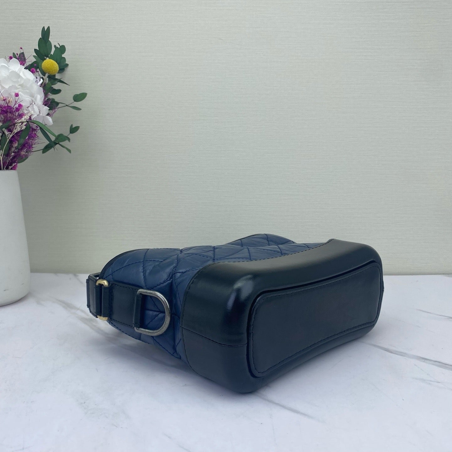 Chanel - Gabrielle Hobo - Waxed calfskin leather and smooth calfskin leather - Navy blue and Black with mixed-tone hardware - (Small)