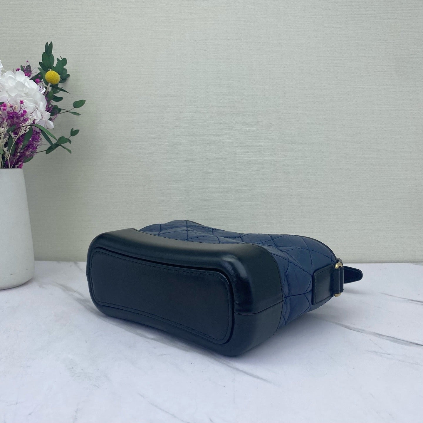 Chanel - Gabrielle Hobo - Waxed calfskin leather and smooth calfskin leather - Navy blue and Black with mixed-tone hardware - (Small)