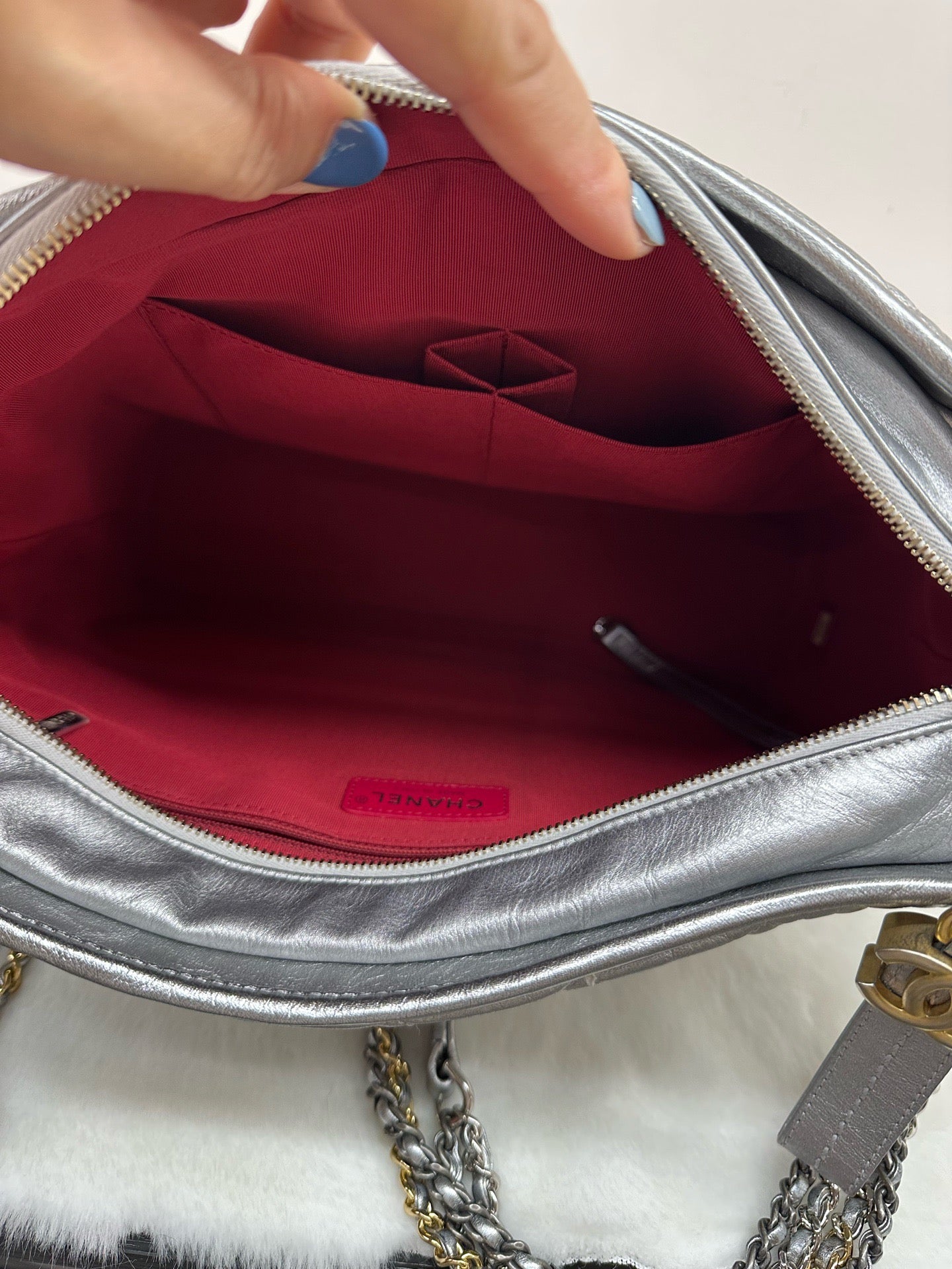 Chanel - Gabrielle - Leather - Silver - (Large)