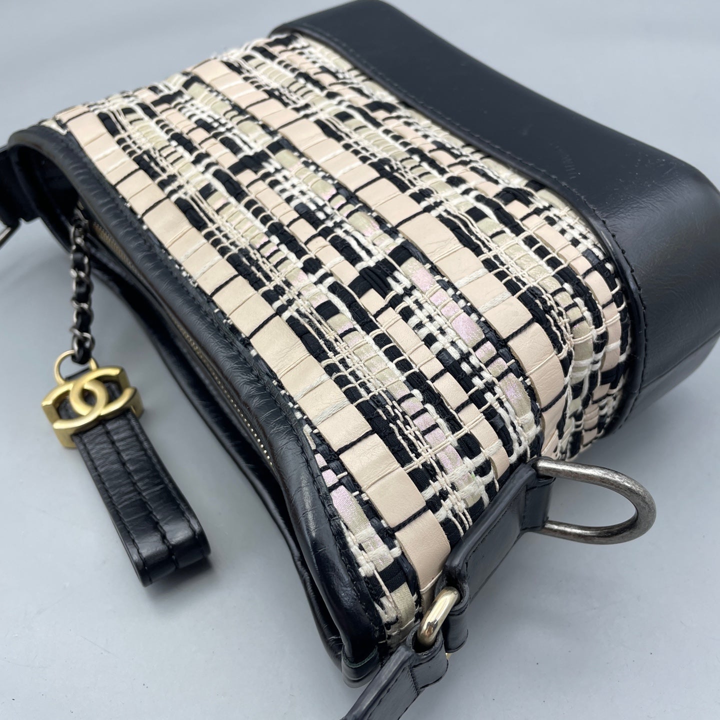Chanel - Gabrielle Small Hobo Bag - Woven textile and calfskin leather - Multicolour (Black, Beige, White) - (Small)