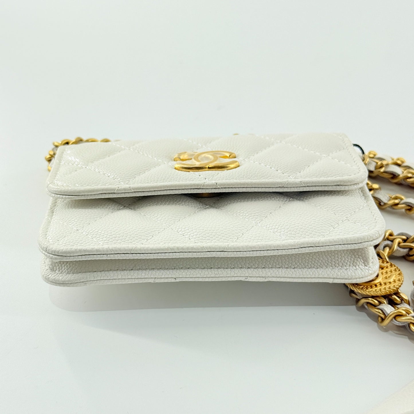 Chanel - Gold Coin WOC (Wallet on Chain) - Grained Calfskin leather - White with Gold-Tone Hardware - (Mini)
