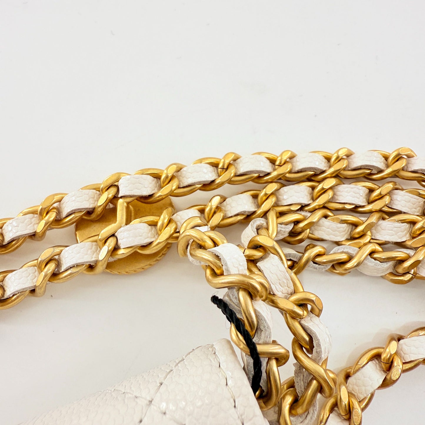 Chanel - Gold Coin WOC (Wallet on Chain) - Grained Calfskin leather - White with Gold-Tone Hardware - (Mini)