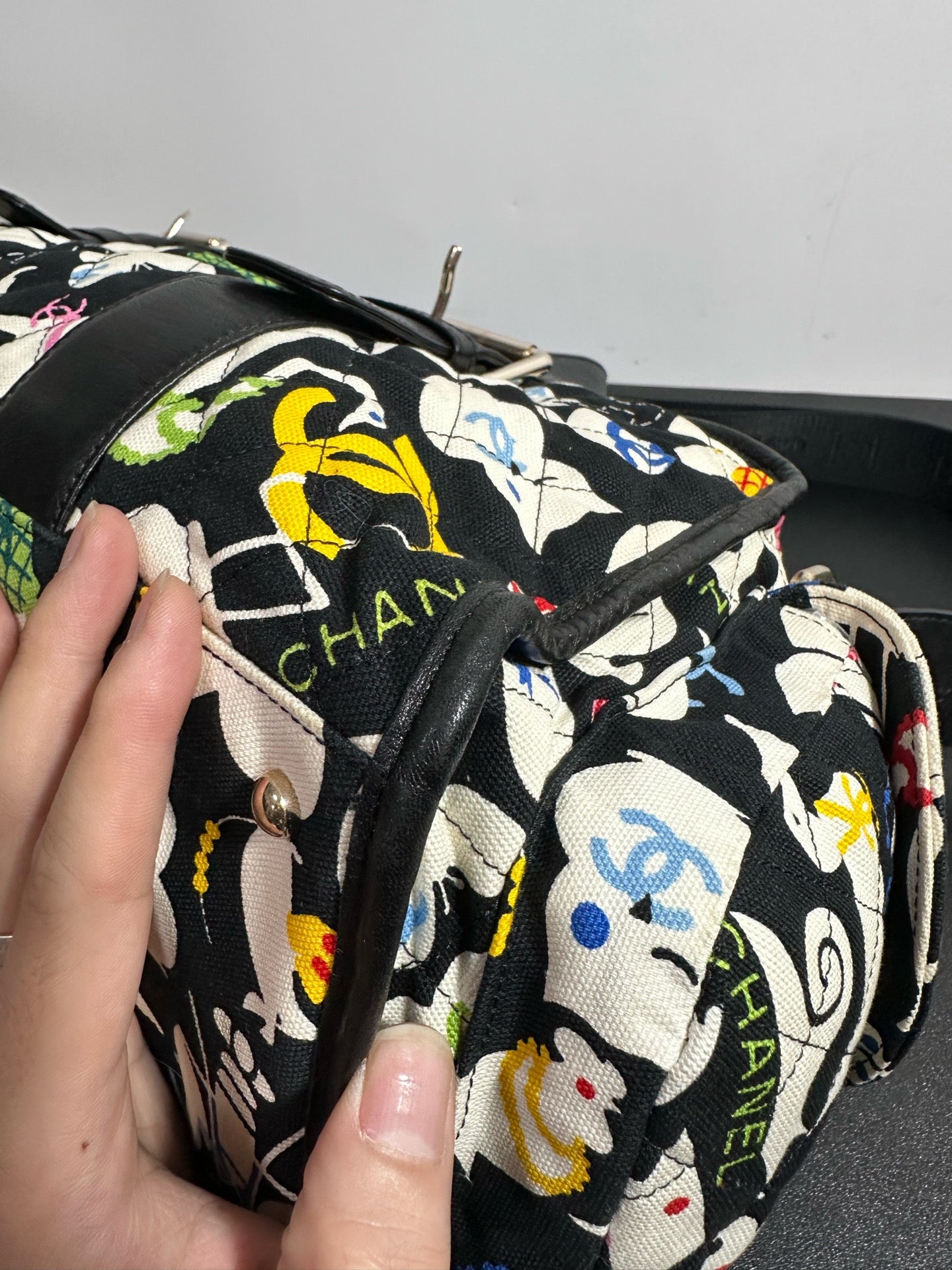Chanel - Graffiti Travel Bag - Cloth - Multicolour - (medium)