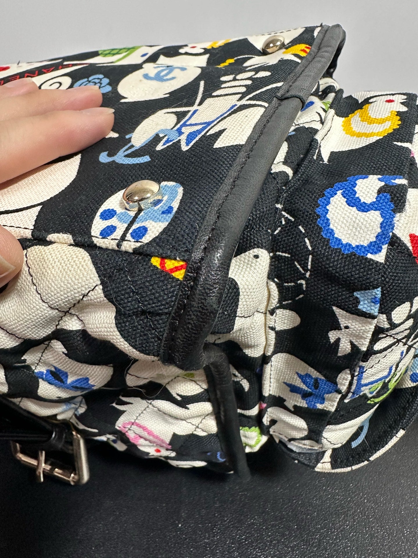 Chanel - Graffiti Travel Bag - Cloth - Multicolour - (medium)