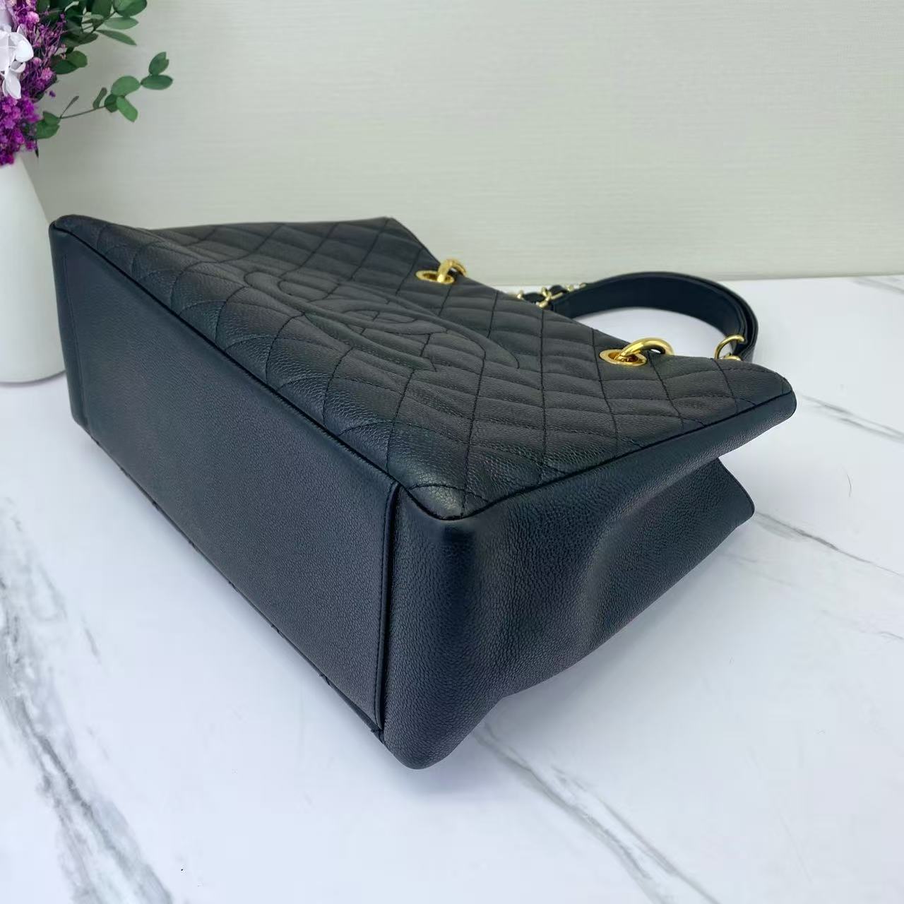 Chanel - Grand Shopping Tote (GST) - Caviar leather - Black with Gold-Tone Hardware - (medium)