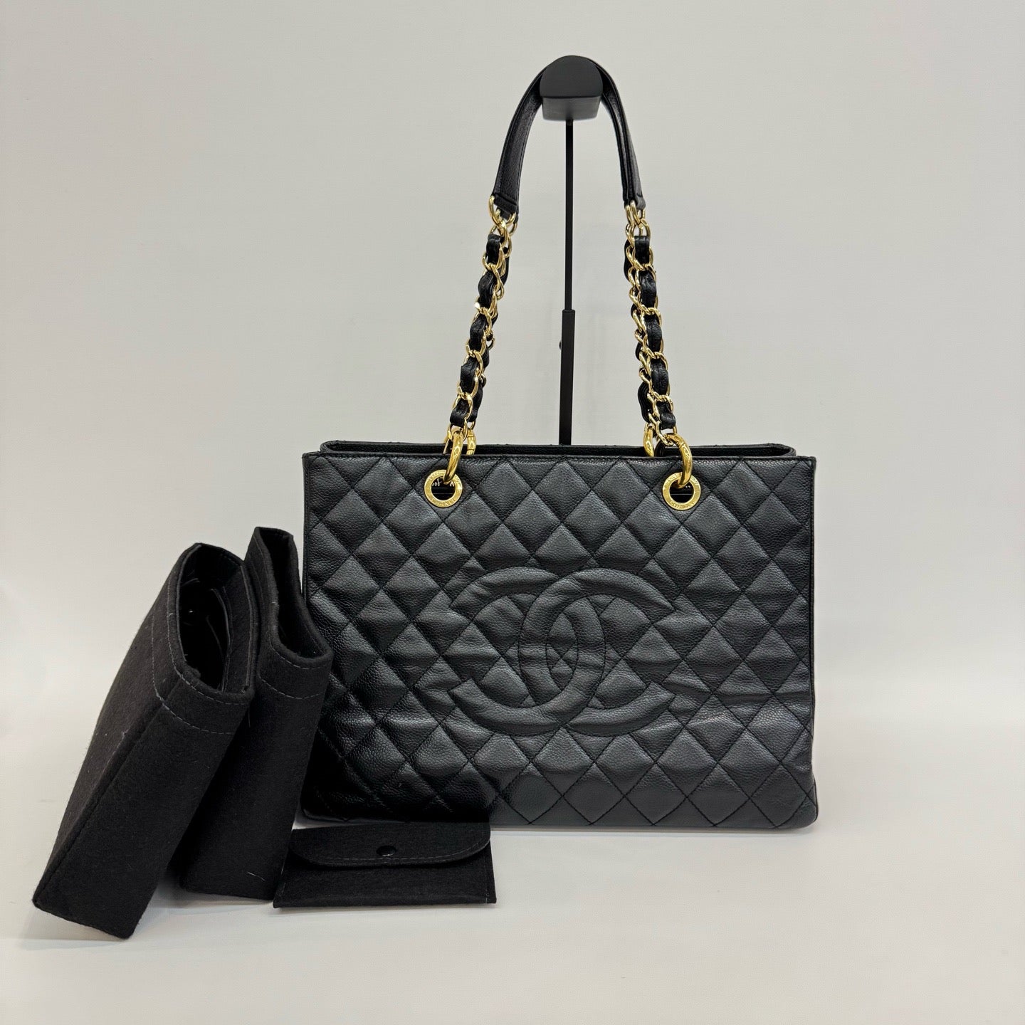 Chanel - Grand Shopping Tote (GST) - Caviar leather - Black with Gold-Tone Hardware - (medium)