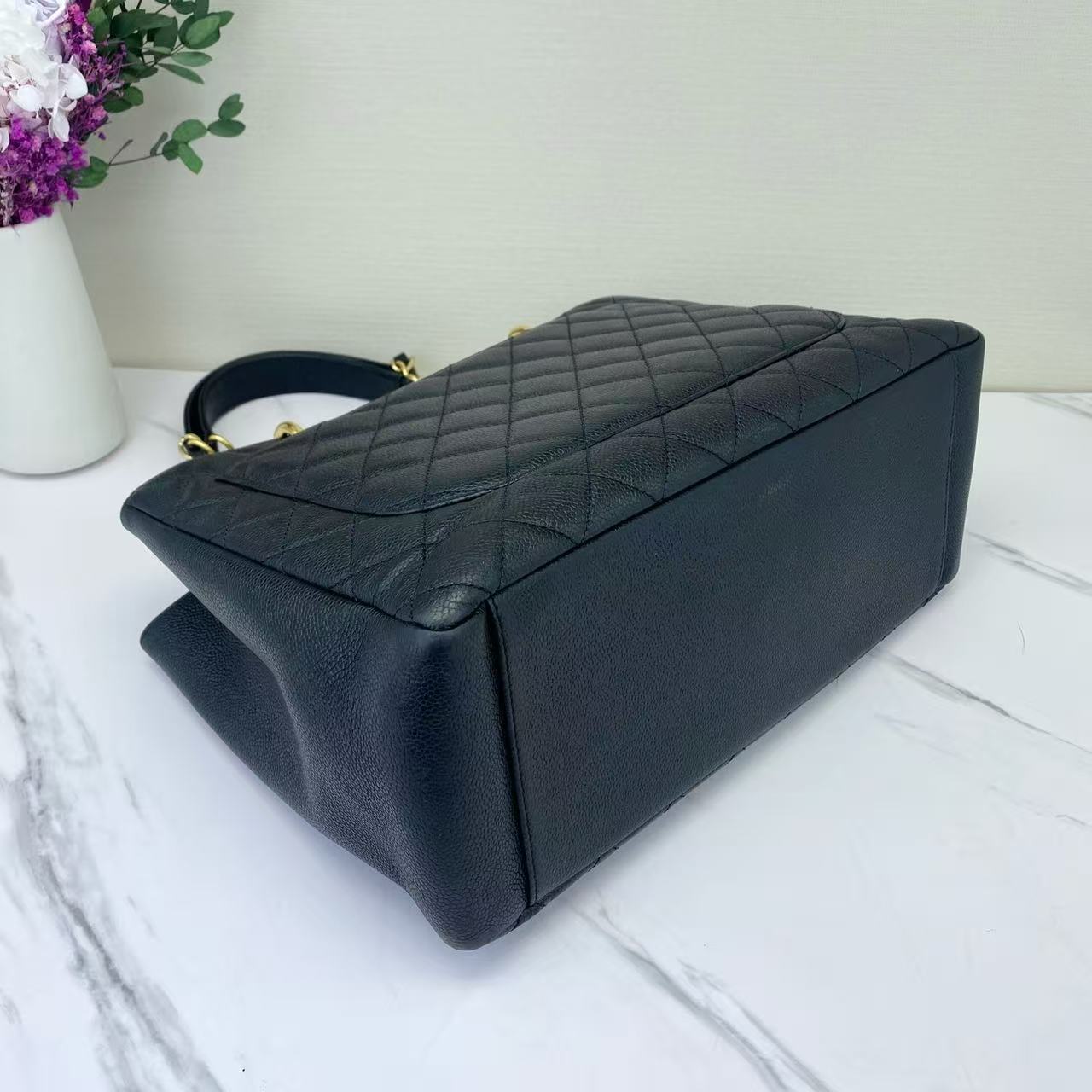 Chanel - Grand Shopping Tote (GST) - Caviar leather - Black with Gold-Tone Hardware - (medium)