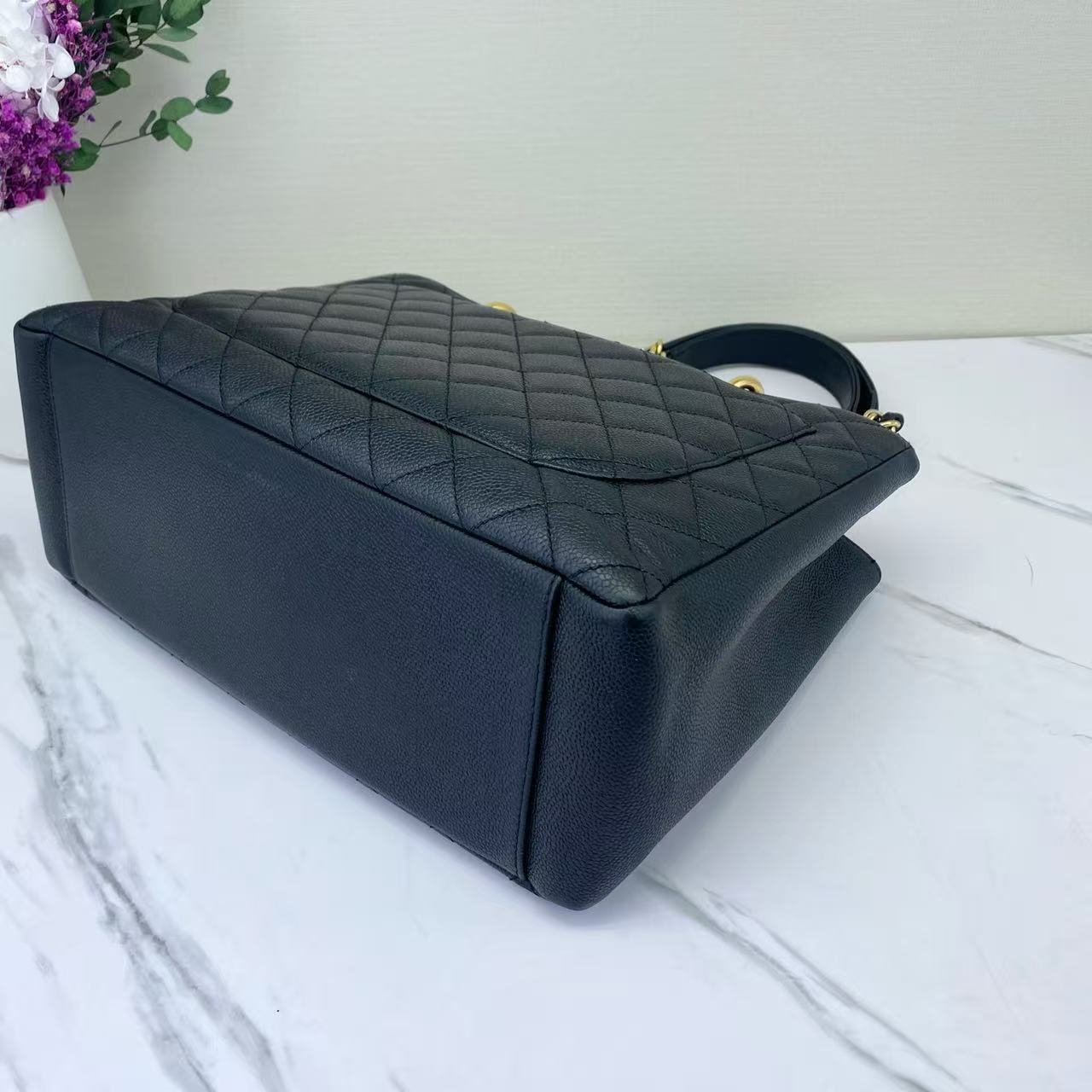 Chanel - Grand Shopping Tote (GST) - Caviar leather - Black with Gold-Tone Hardware - (medium)