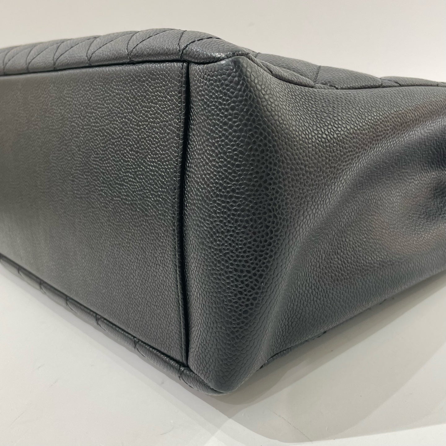 Chanel - Grand Shopping Tote (GST) - Grained calfskin leather - Black with Silver-Tone Hardware - (Medium)