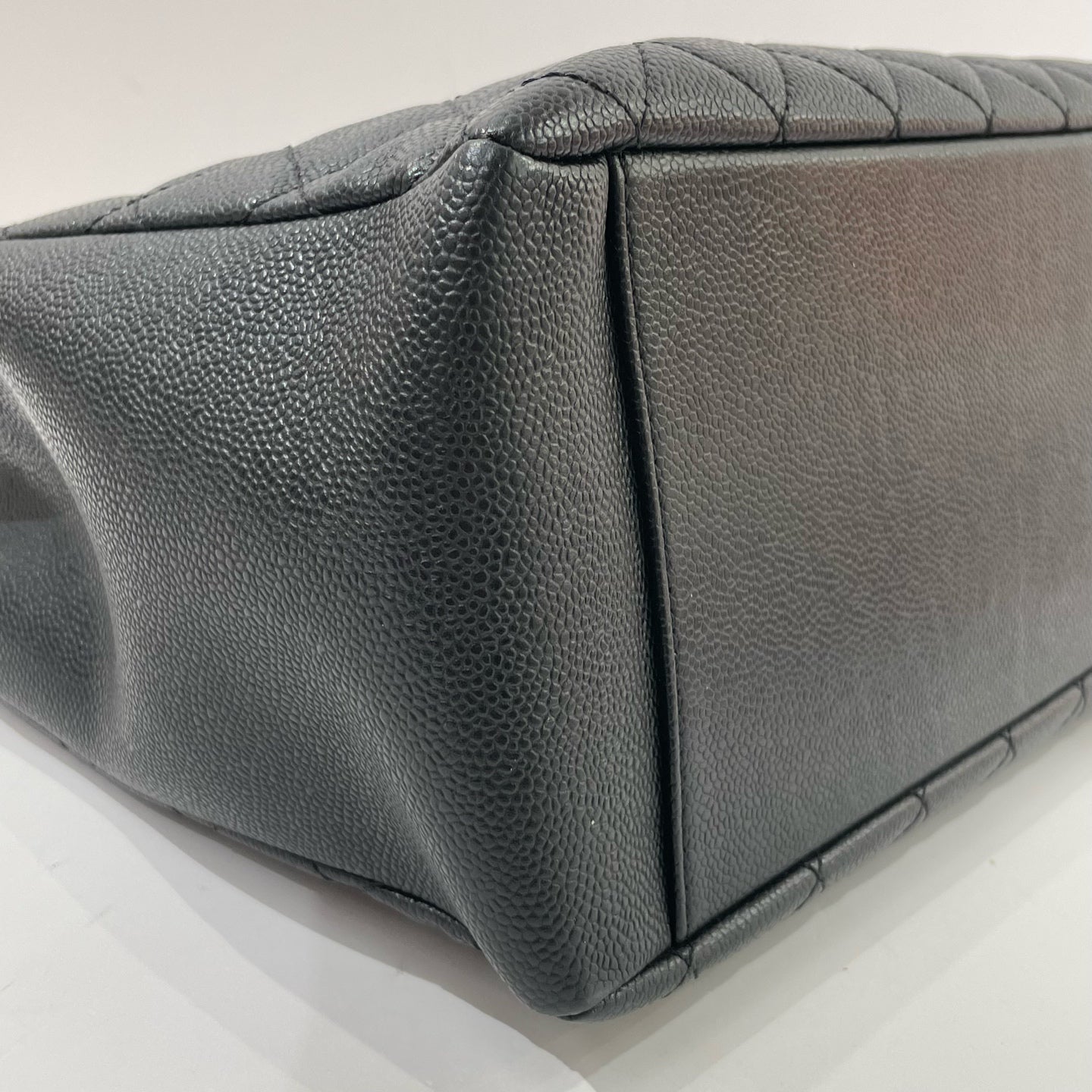 Chanel - Grand Shopping Tote (GST) - Grained calfskin leather - Black with Silver-Tone Hardware - (Medium)