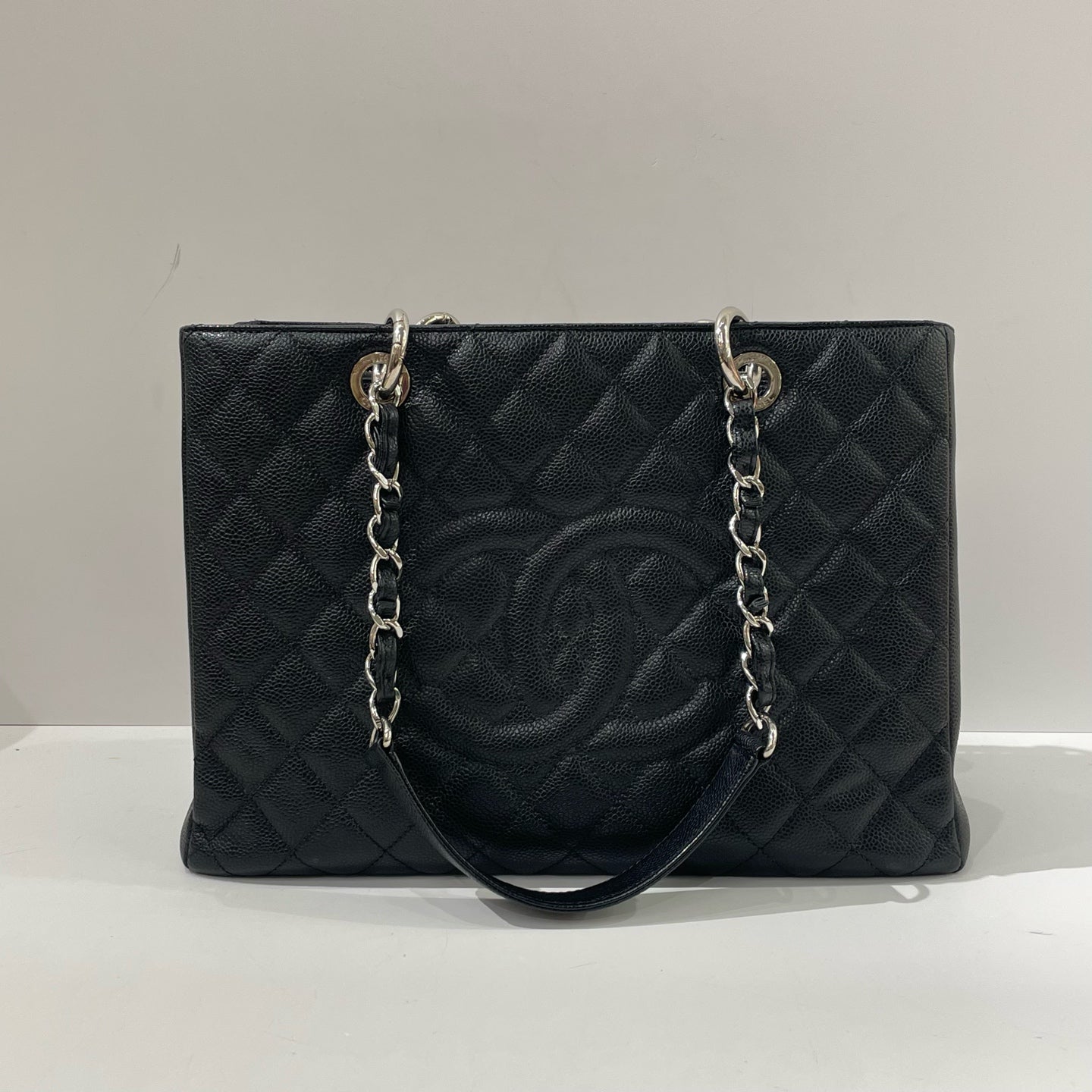 Chanel - Grand Shopping Tote (GST) - Grained calfskin leather - Black with Silver-Tone Hardware - (Medium)
