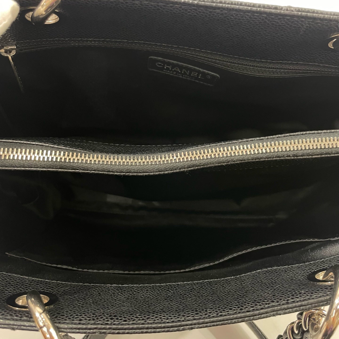 Chanel - Grand Shopping Tote (GST) - Grained calfskin leather - Black with Silver-Tone Hardware - (Medium)