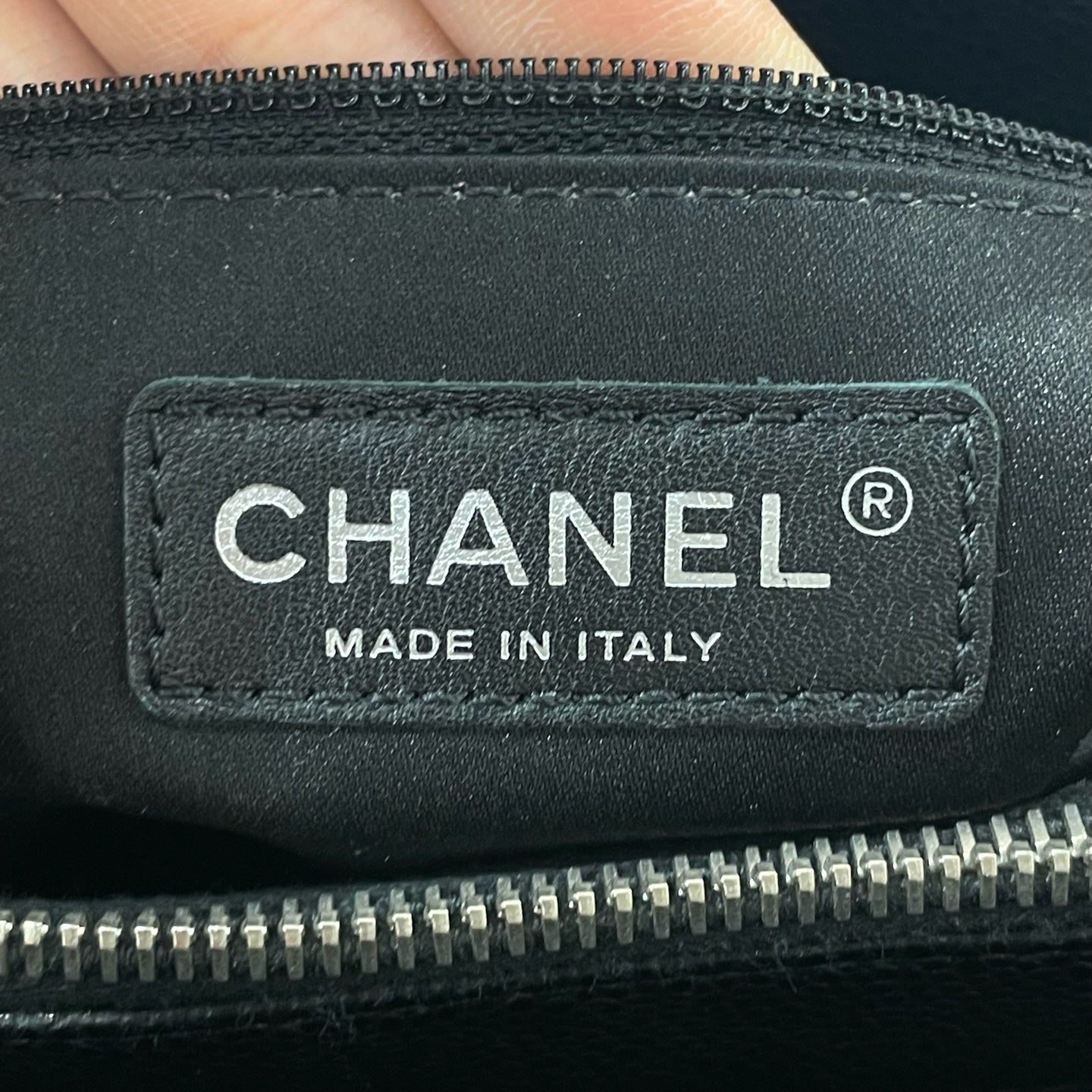 Chanel - Grand Shopping Tote (GST) - Grained calfskin leather - Black with Silver-Tone Hardware - (Medium)