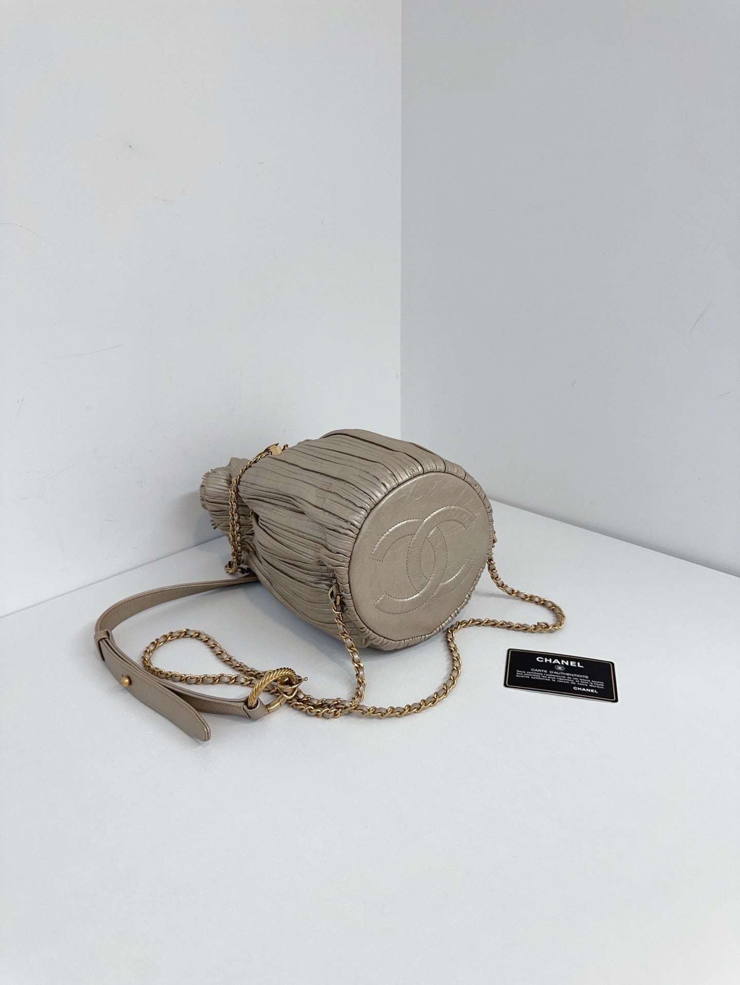 Chanel - Greek Pleats Coin Bucket Bag - Leather - Gold - (small)