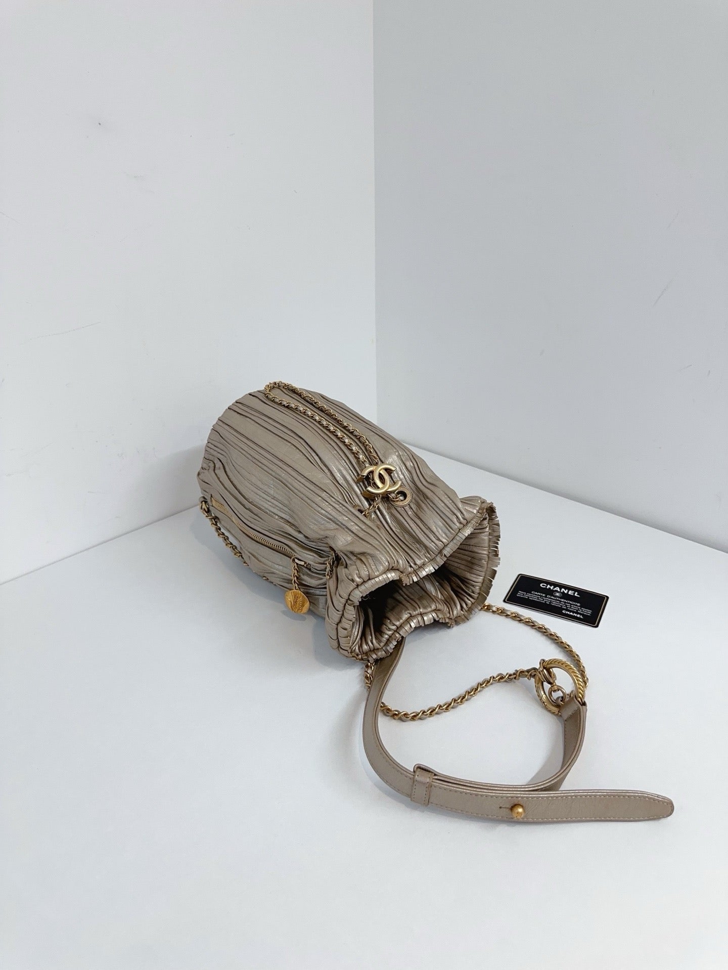 Chanel - Greek Pleats Coin Bucket Bag - Leather - Gold - (small)