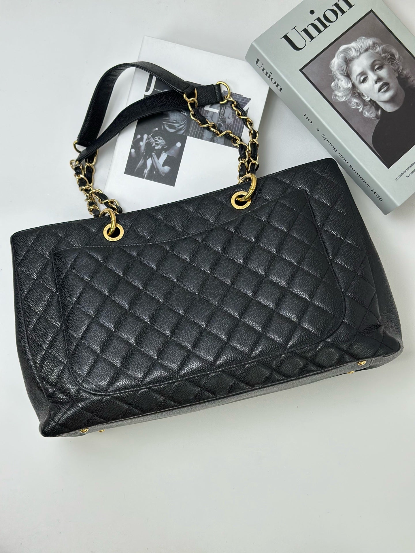 Chanel - GST - Leather - Black - (large)