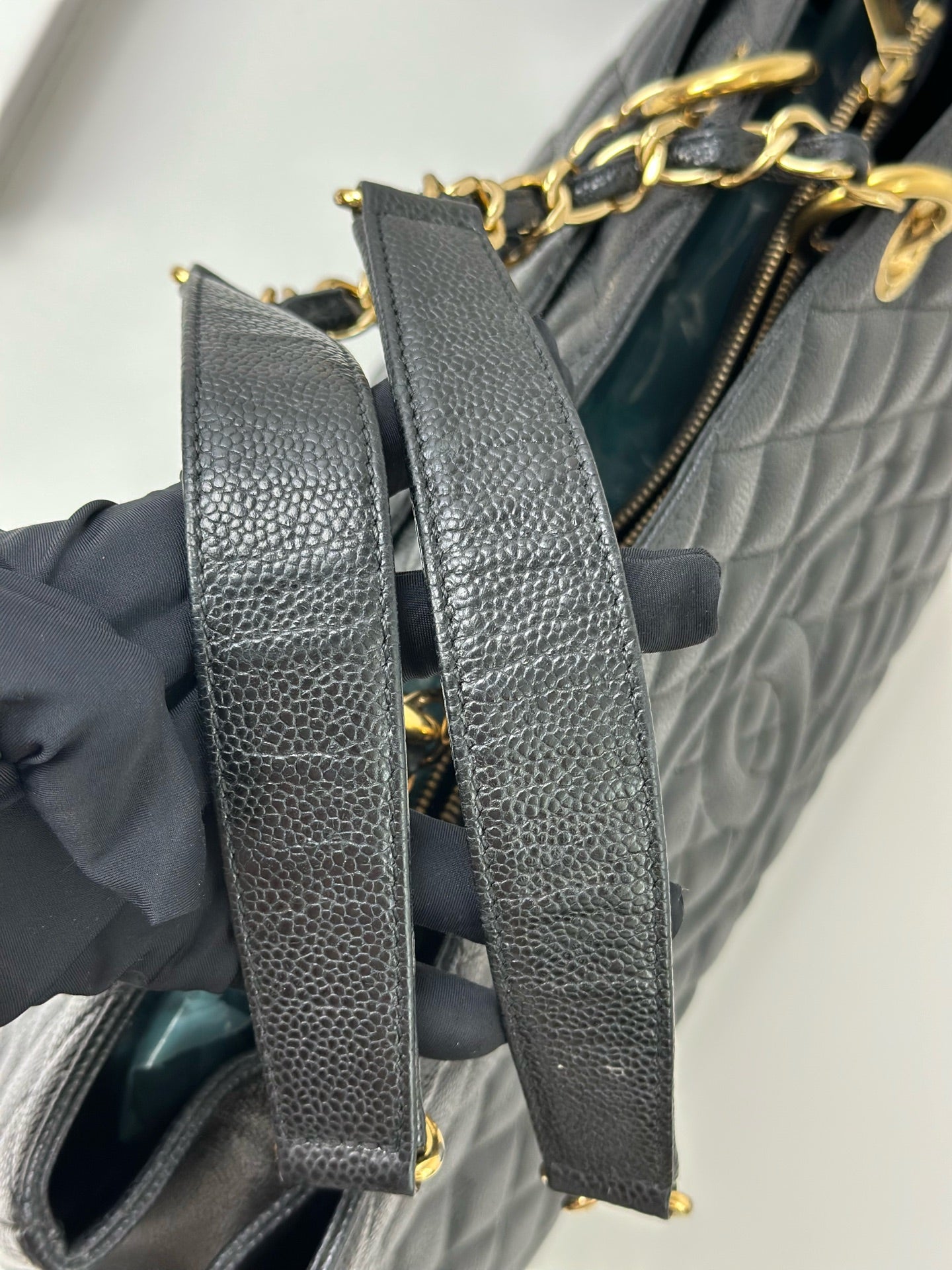 Chanel - GST - Leather - Black - (large)
