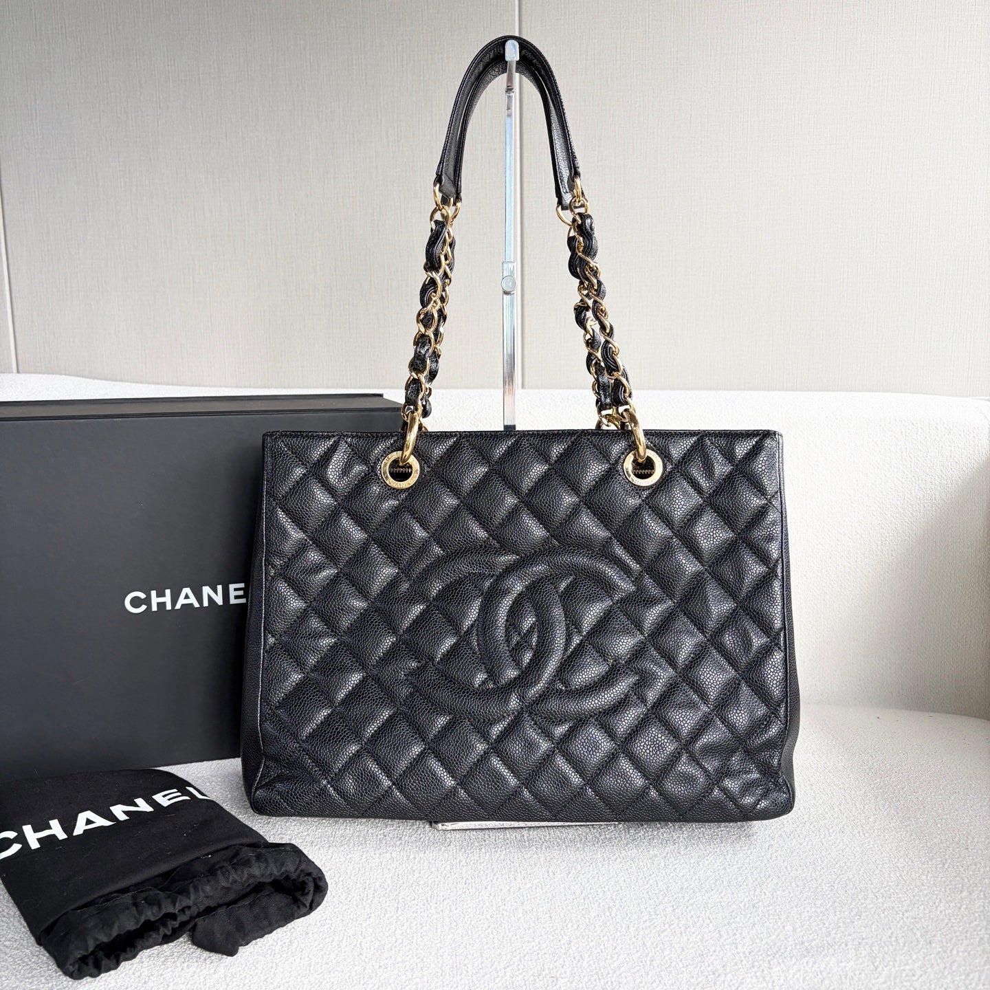 Chanel - GST - Leather - Black - (medium)