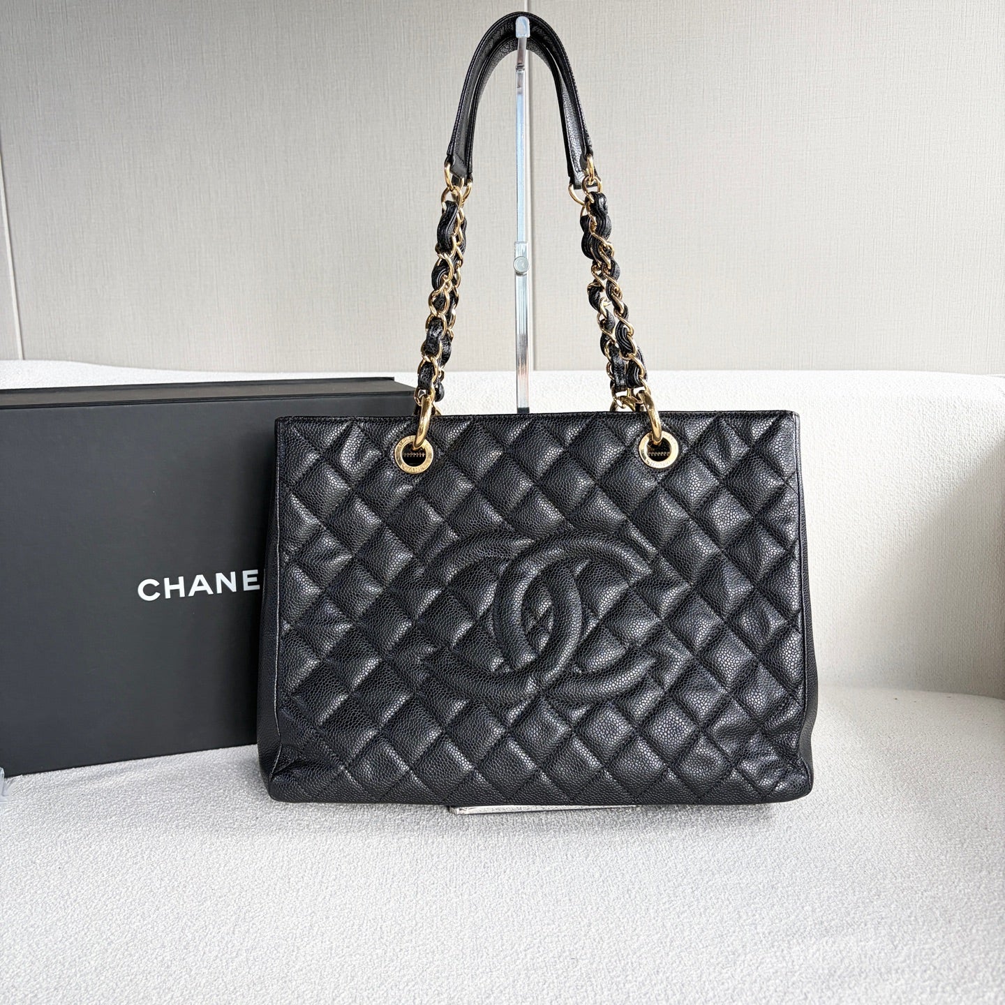 Chanel - GST - Leather - Black - (medium)