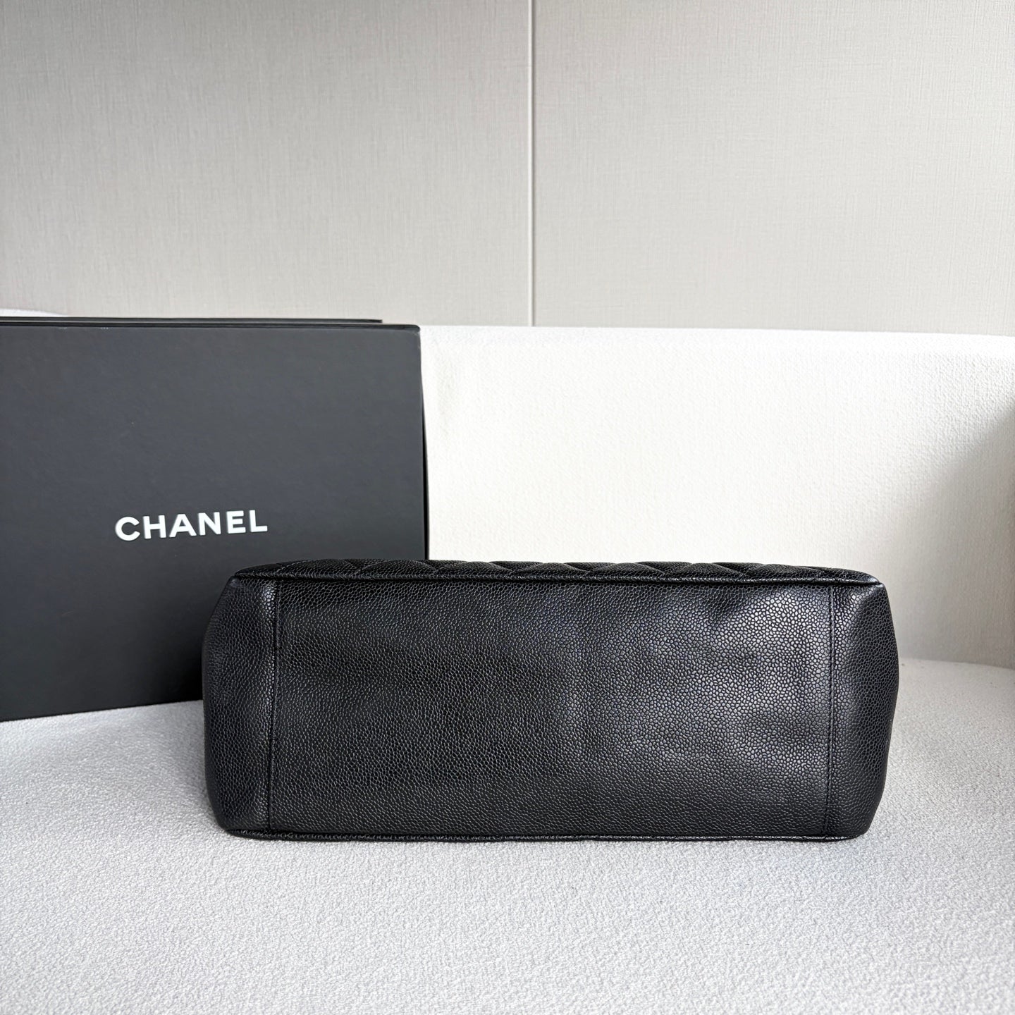 Chanel - GST - Leather - Black - (medium)