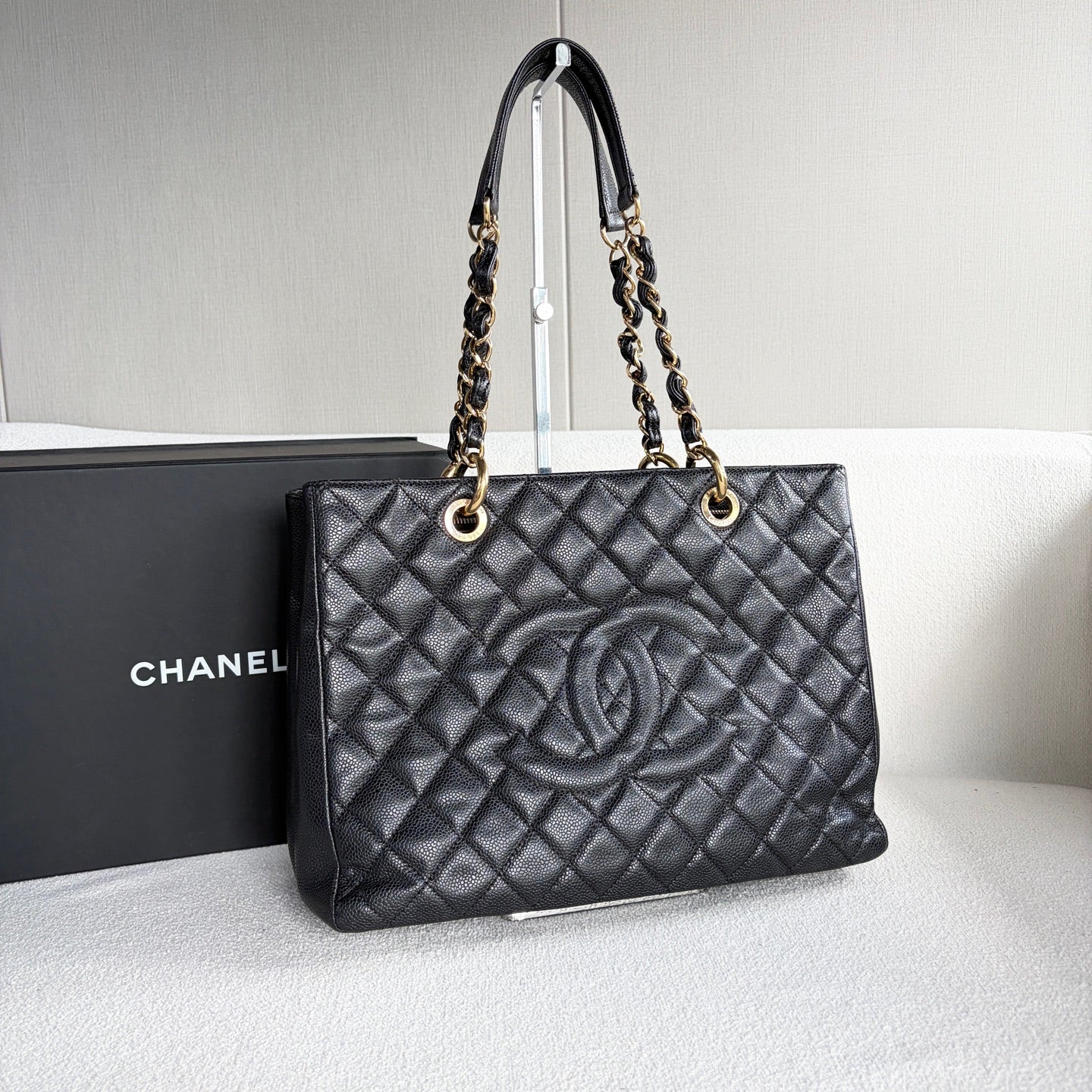 Chanel - GST - Leather - Black - (medium)