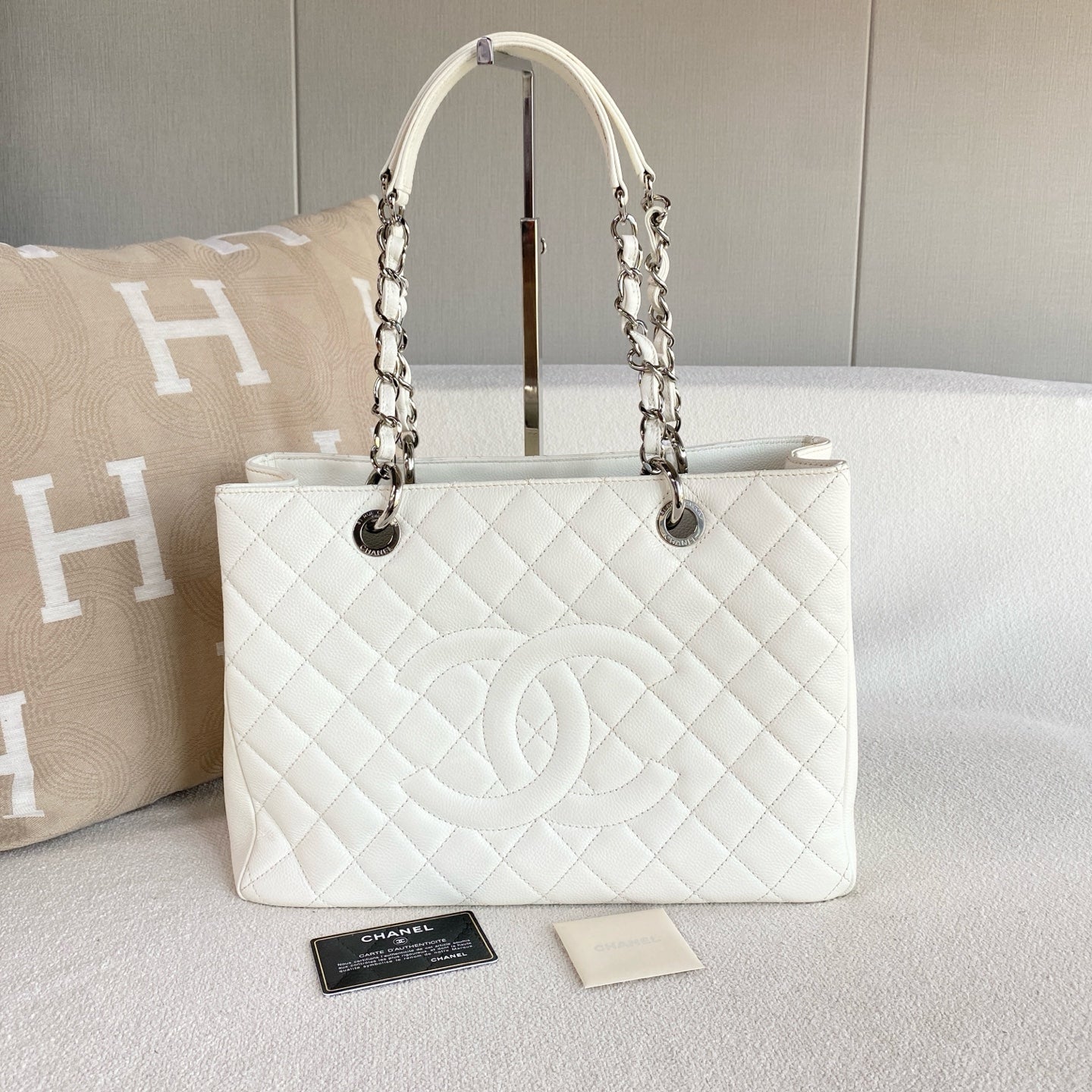 Chanel - GST - Leather - White - (Medium)